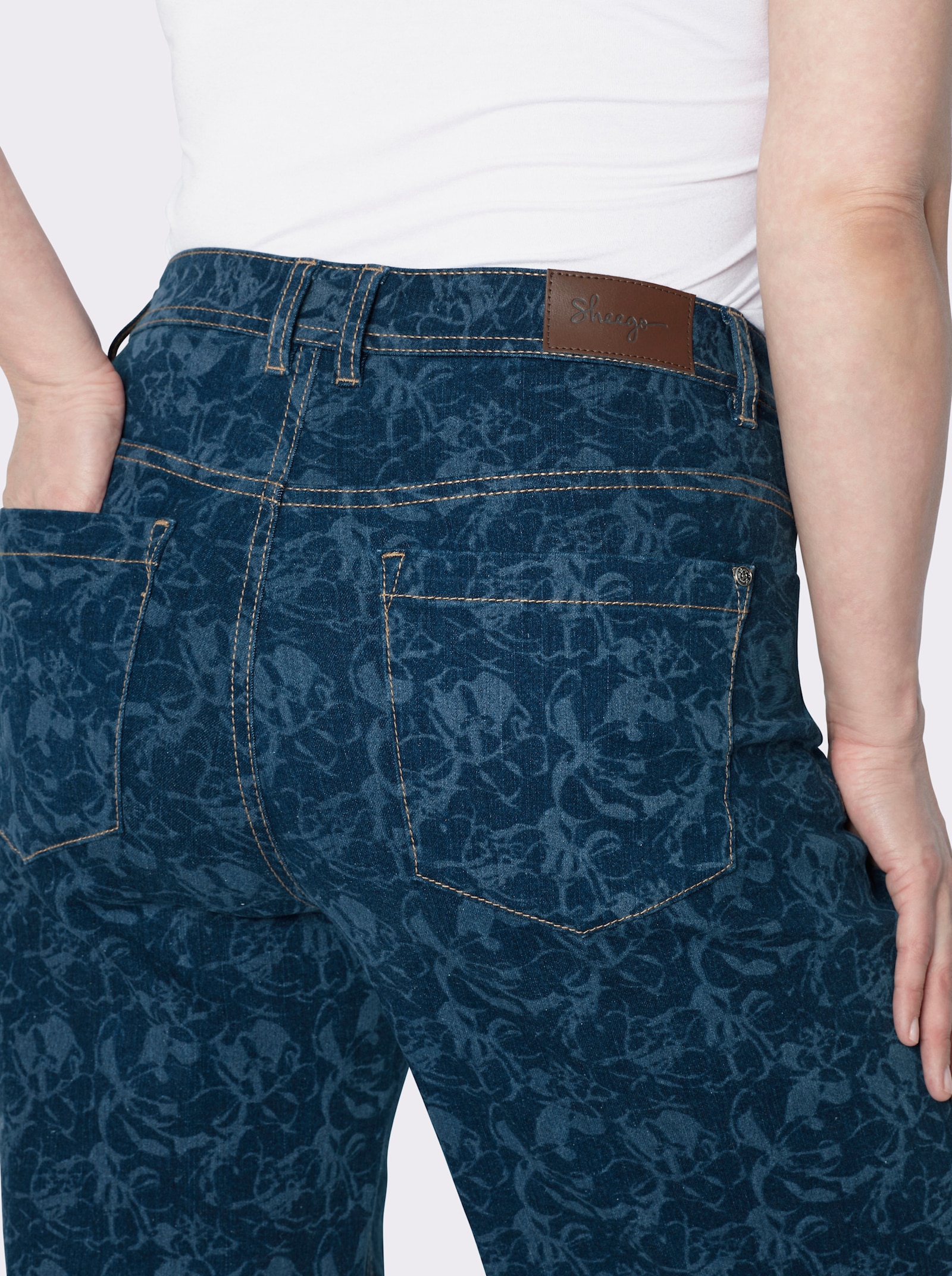 sheego Jeans mit floralem Laserprint - dark blue-gemustert