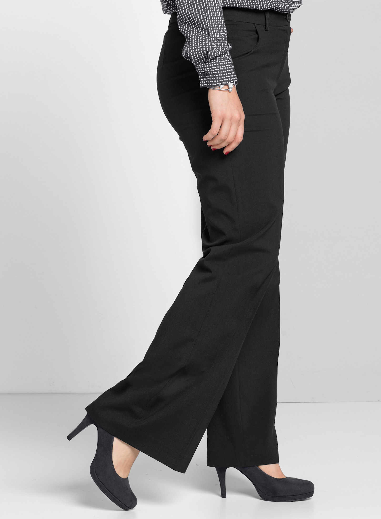 sheego Stretch-Hose in weiter Form, mit Bügelfalte - schwarz