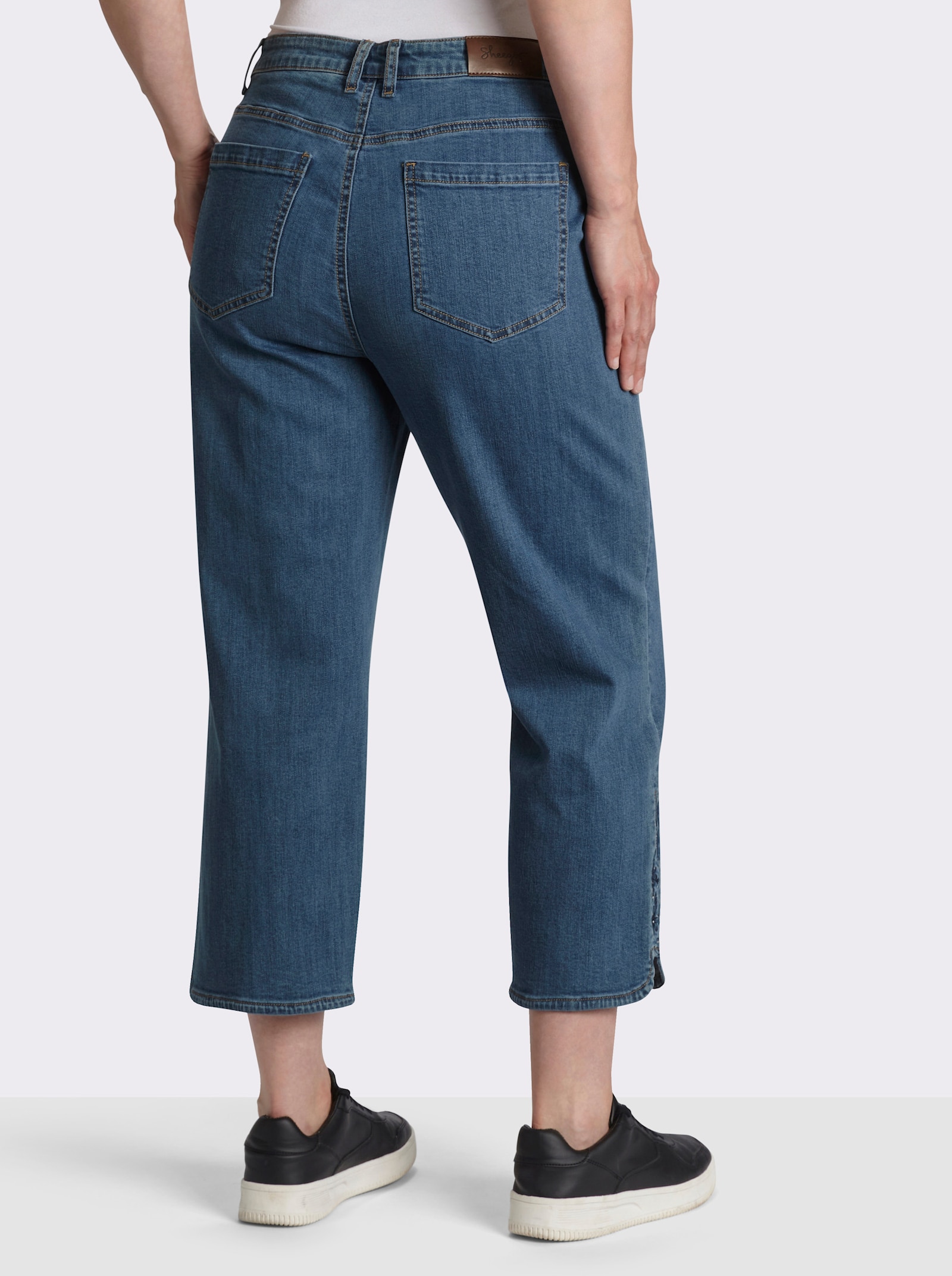 sheego 7/8-Jeans mit Stickereien und Strass am Saum - blue-stone-washed