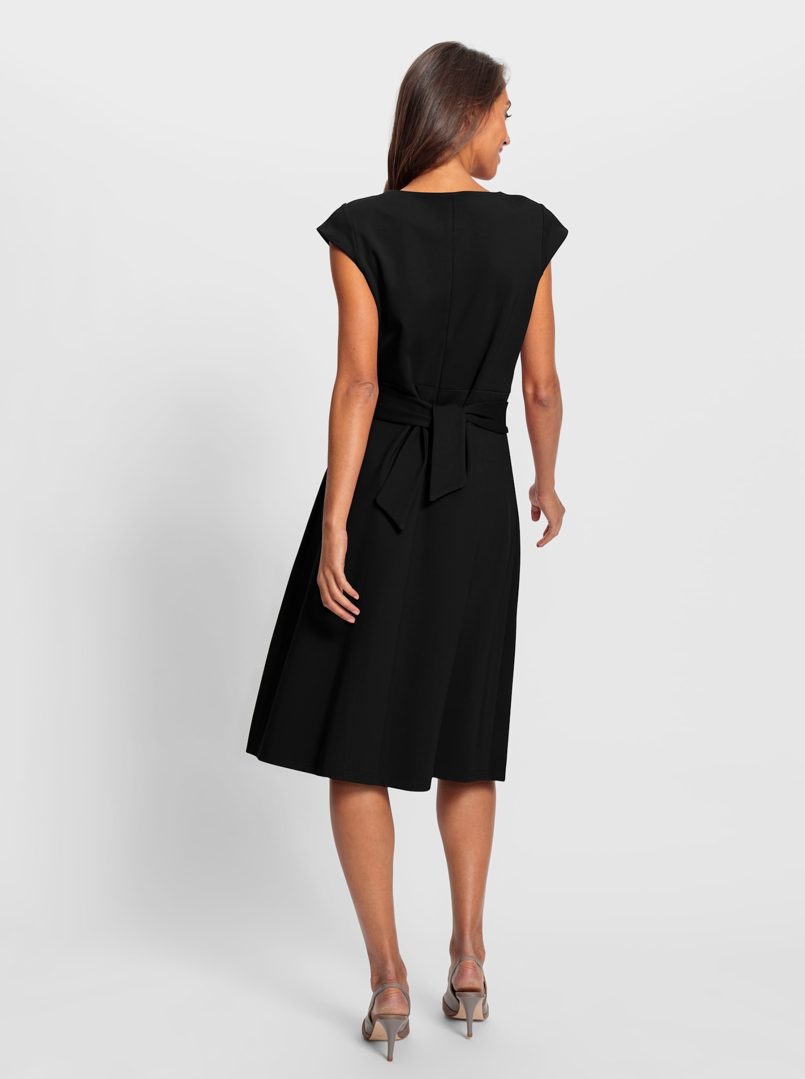 heine Etuikleid inklusive Bindegürtel - schwarz