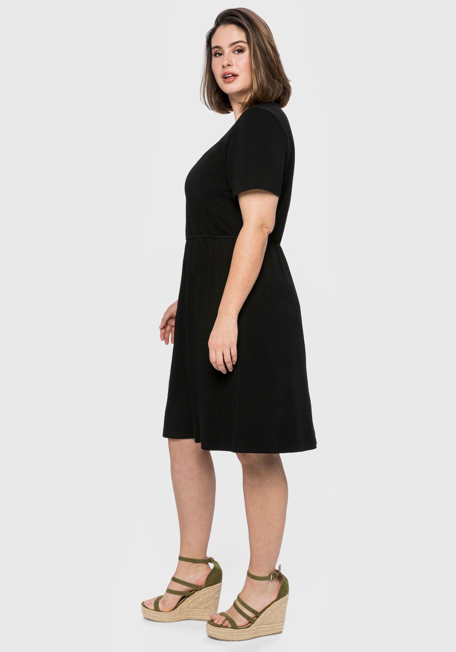 sheego Jerseykleid mit Cut-out am Ausschnitt - schwarz