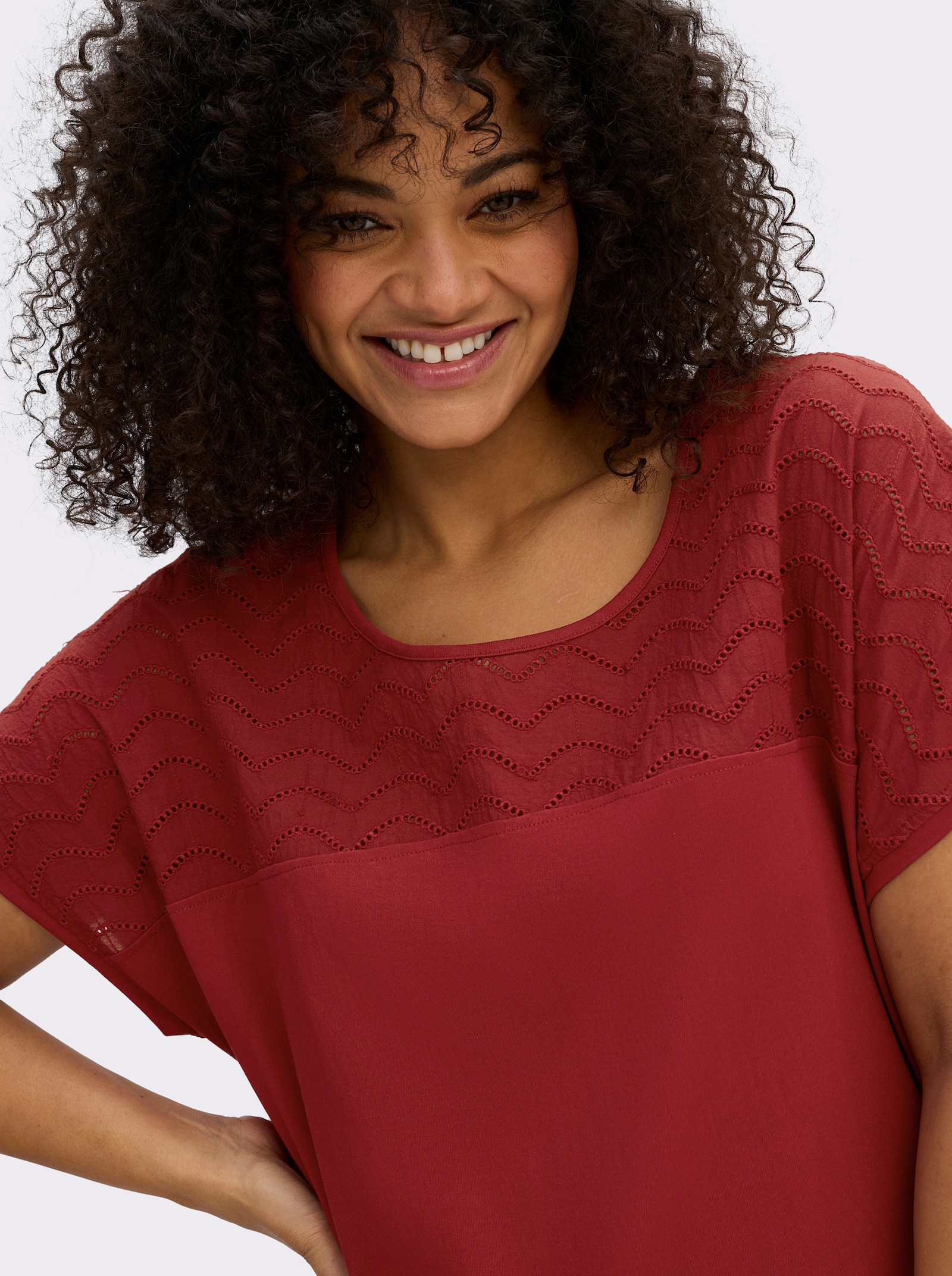 sheego T-Shirt mit Lochspitze - kirsche