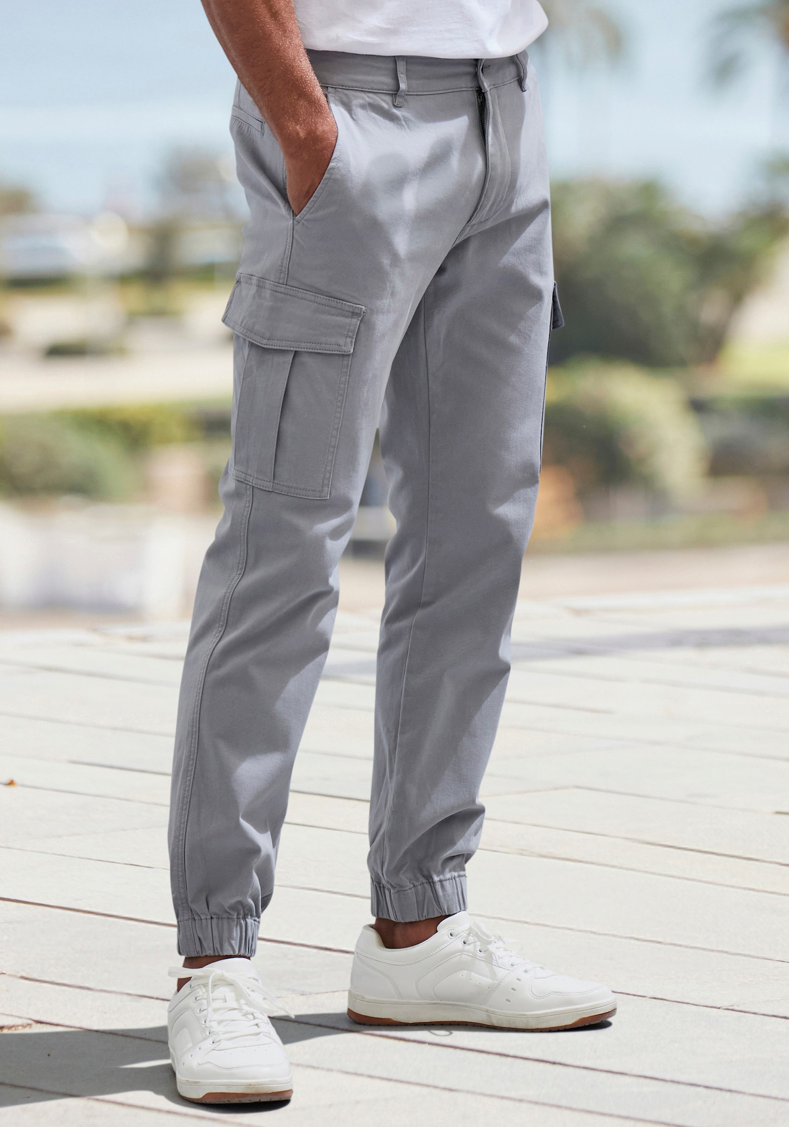 AUTHENTIC LE JOGGER Cargohose - hellgrau