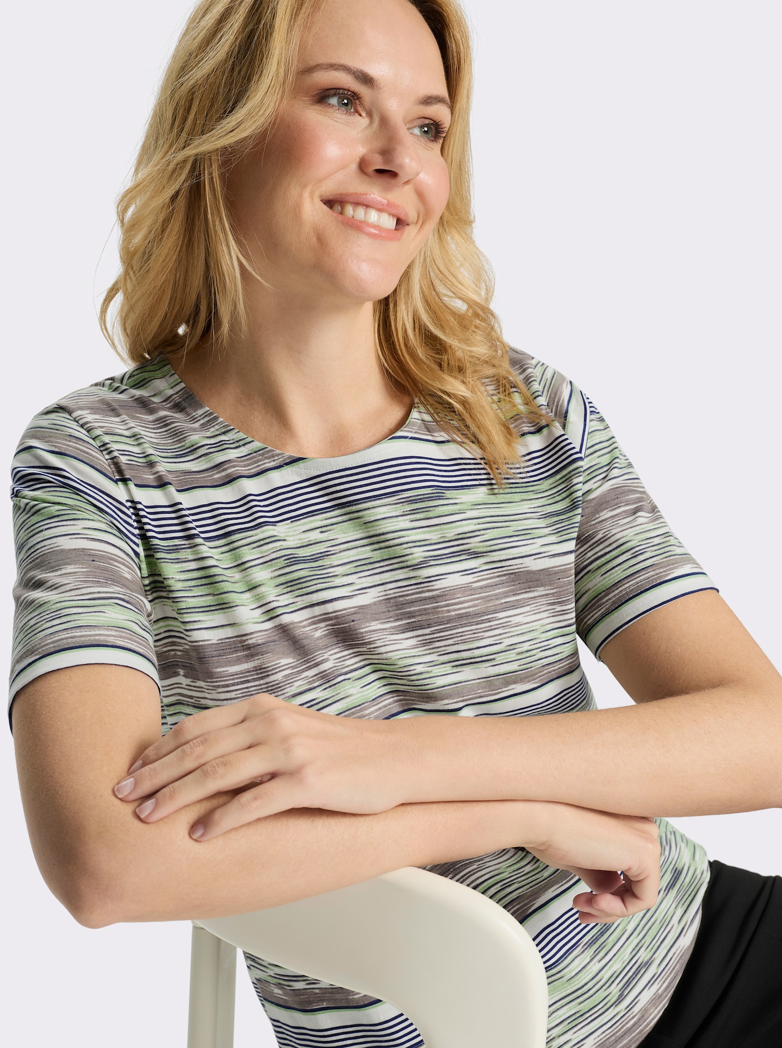 Kurzarmshirt mit Ringel-Druck rundum - reseda-ecru-bedruckt