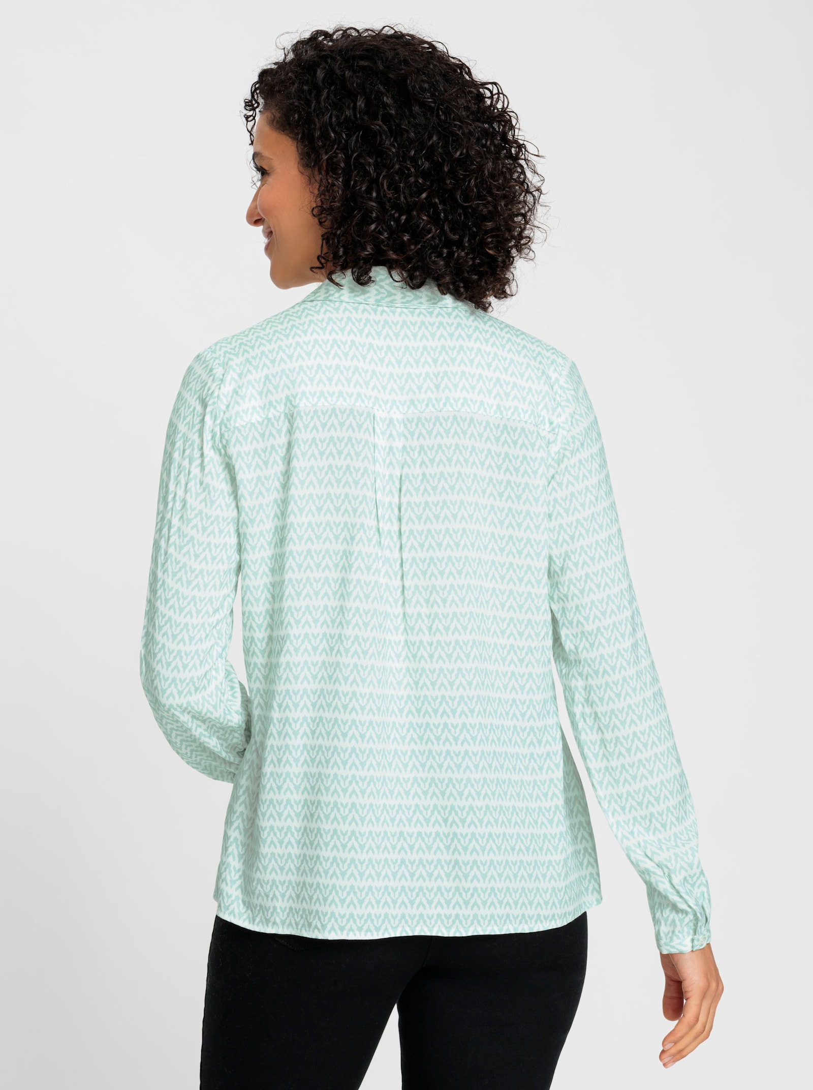 Langarm-Bluse mit offenem Hemdkragen - kalkmint-ecru-bedruckt