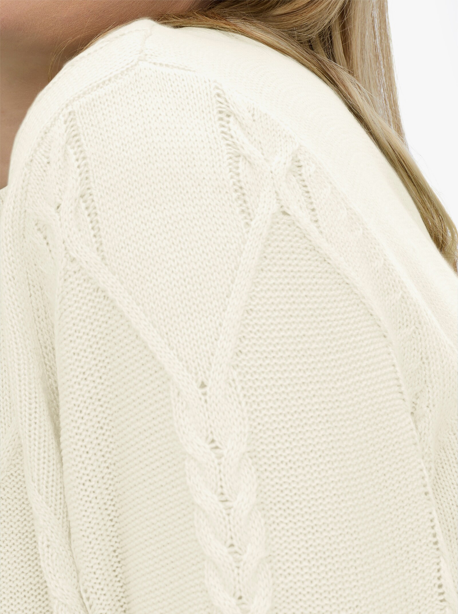 Langarm-Pullover mit Zopfmuster - ecru