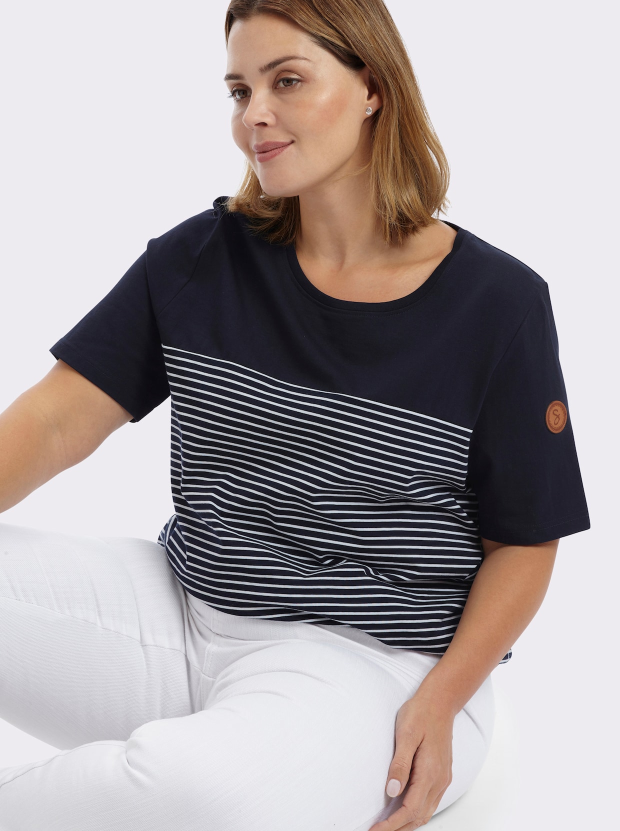 sheego T-shirt à rayures ajusté - bleu foncé-blanc à rayures fines