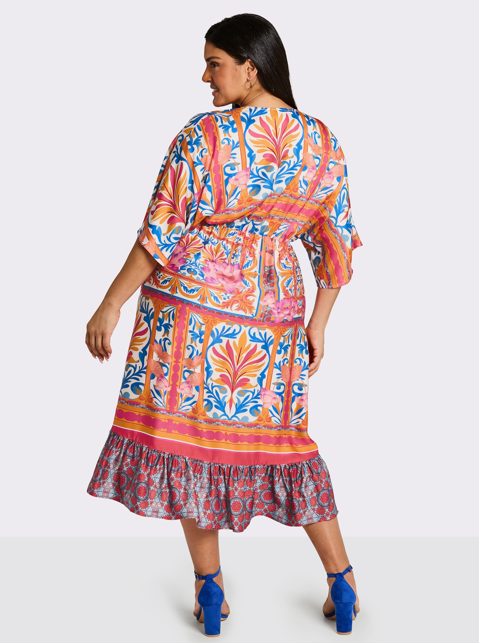 sheego loves miss goodlife Blumenkleid mit luftigen Halbärmeln - orange-mittelblau-bedruckt