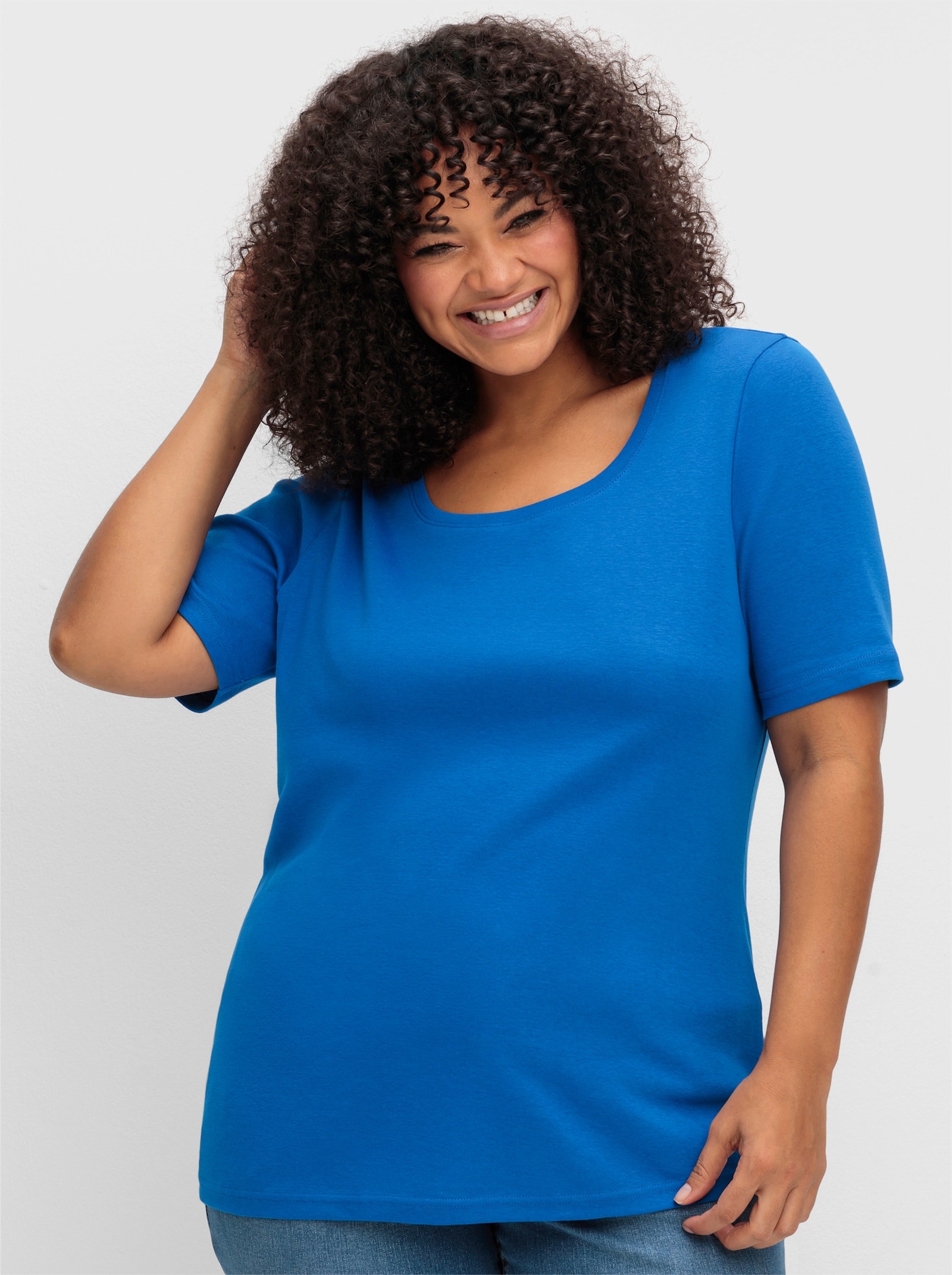 sheego T-Shirt mit tiefem Rundhalsausschnitt - kobaltblau