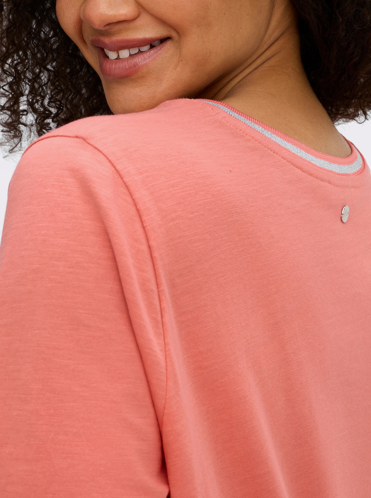 sheego V-Shirt mit Glitzergarn-Streifen - koralle