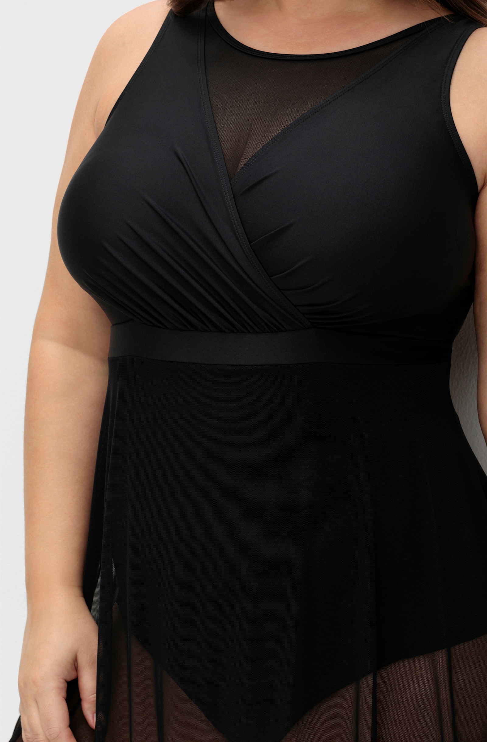 sheego Badekleid in Wickeloptik - schwarz