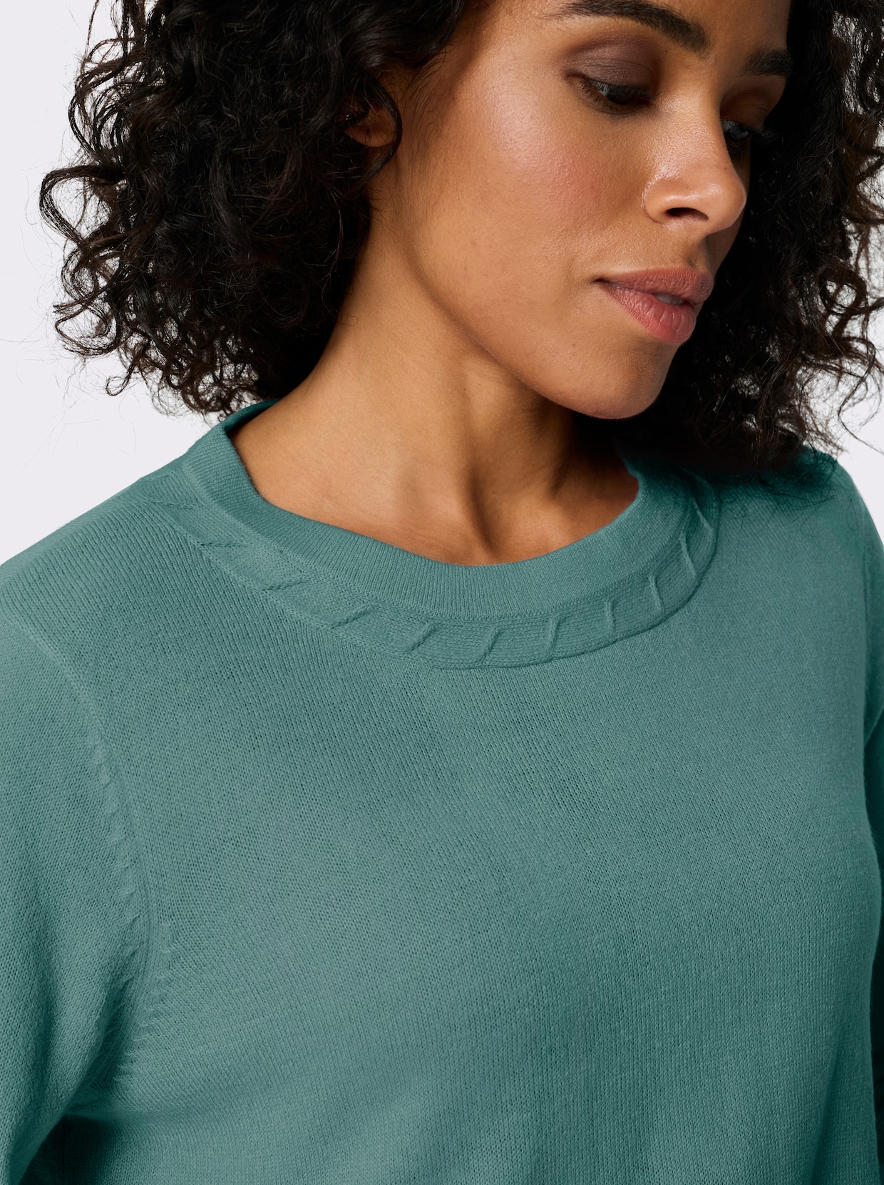 Langarm-Pullover mit Zopfmuster am Ausschnitt - salbei