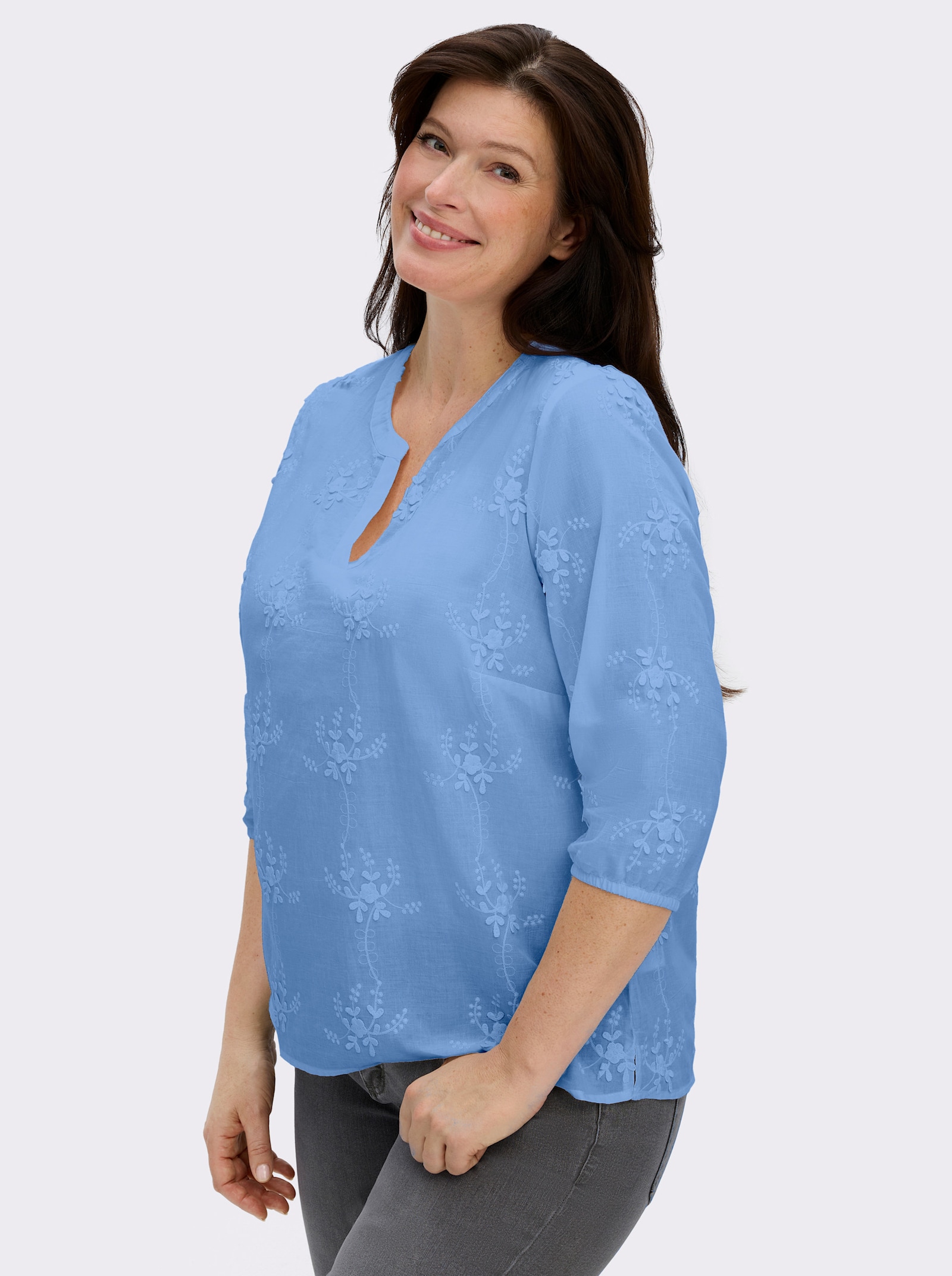 Baumwollbluse mit 3D-Blütenstickerei - himmelblau