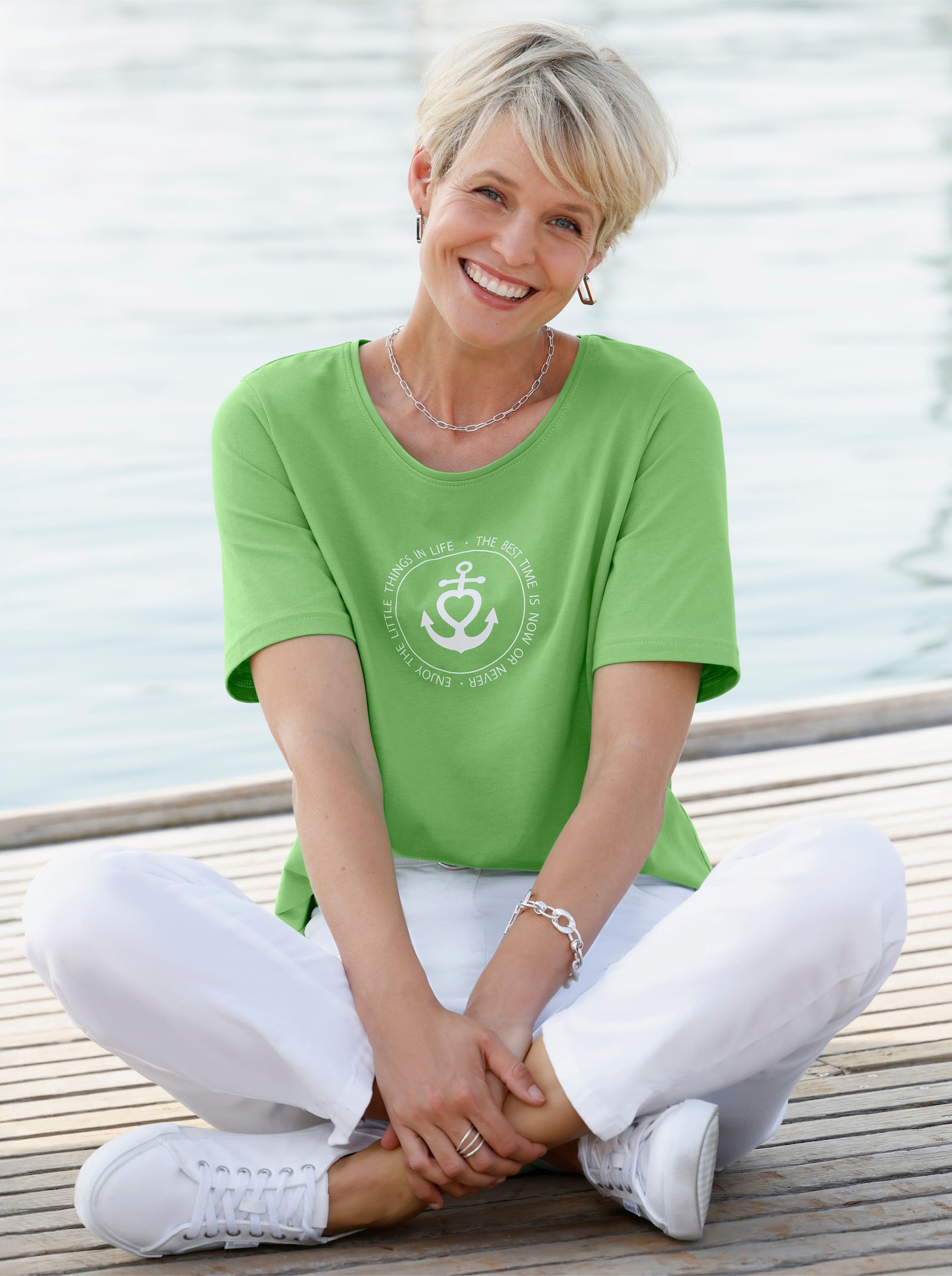 Kurzarmshirt im Marine-Look - apfel