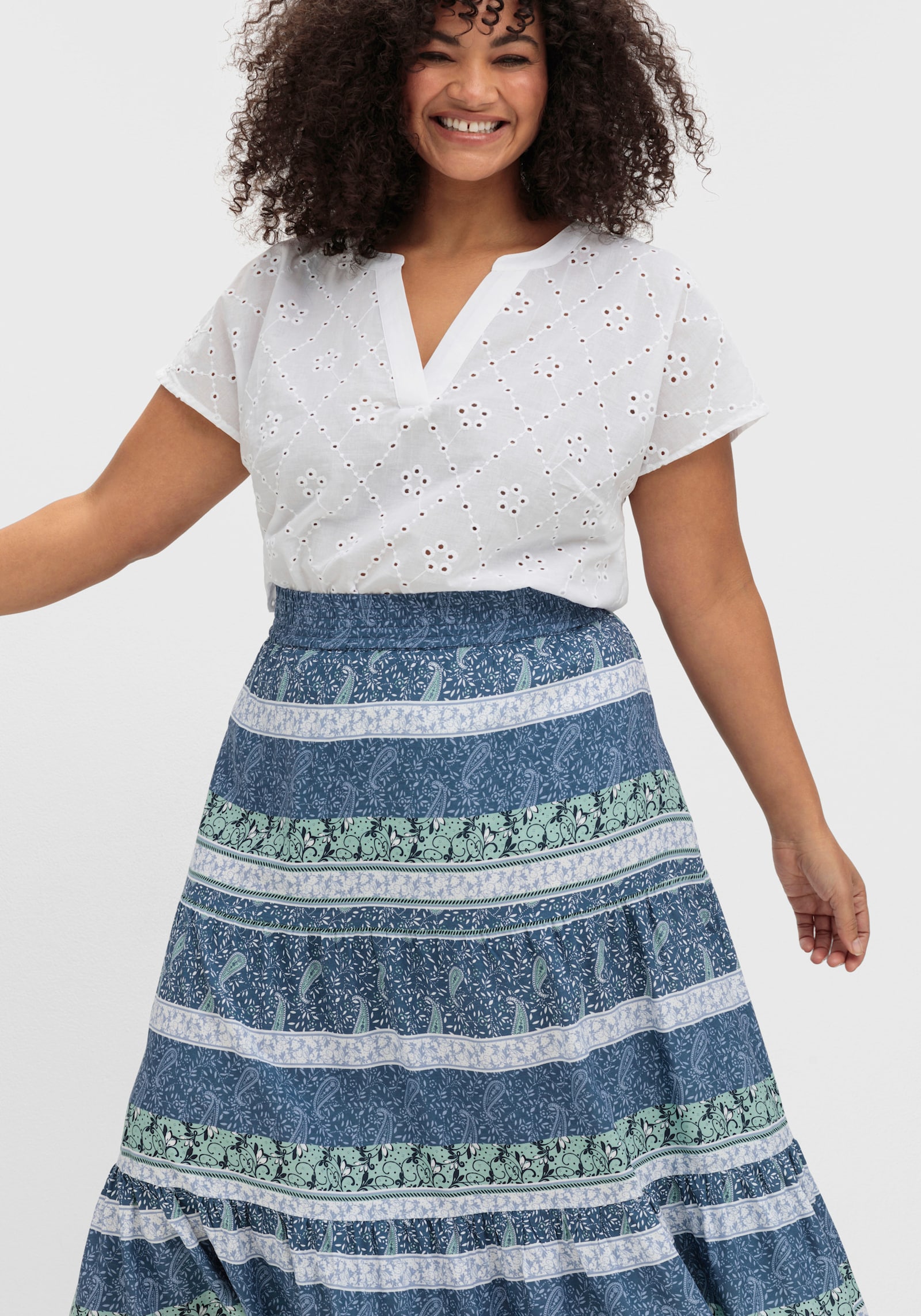 Schlupfbluse mit Lochstickerei - weiß