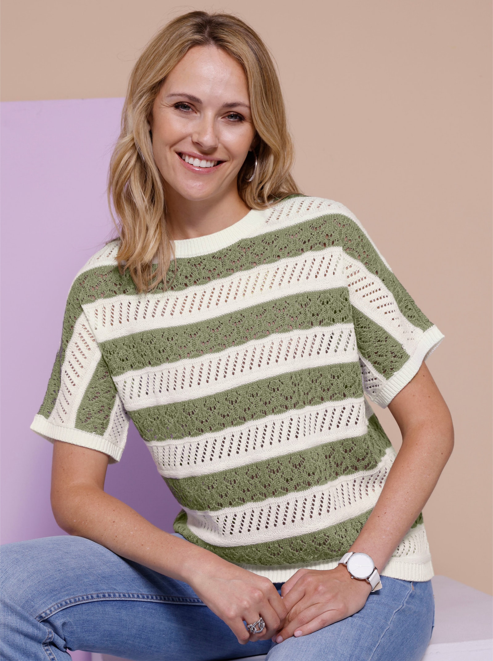 Randig tröja med hålmönster - khaki-gräddvit