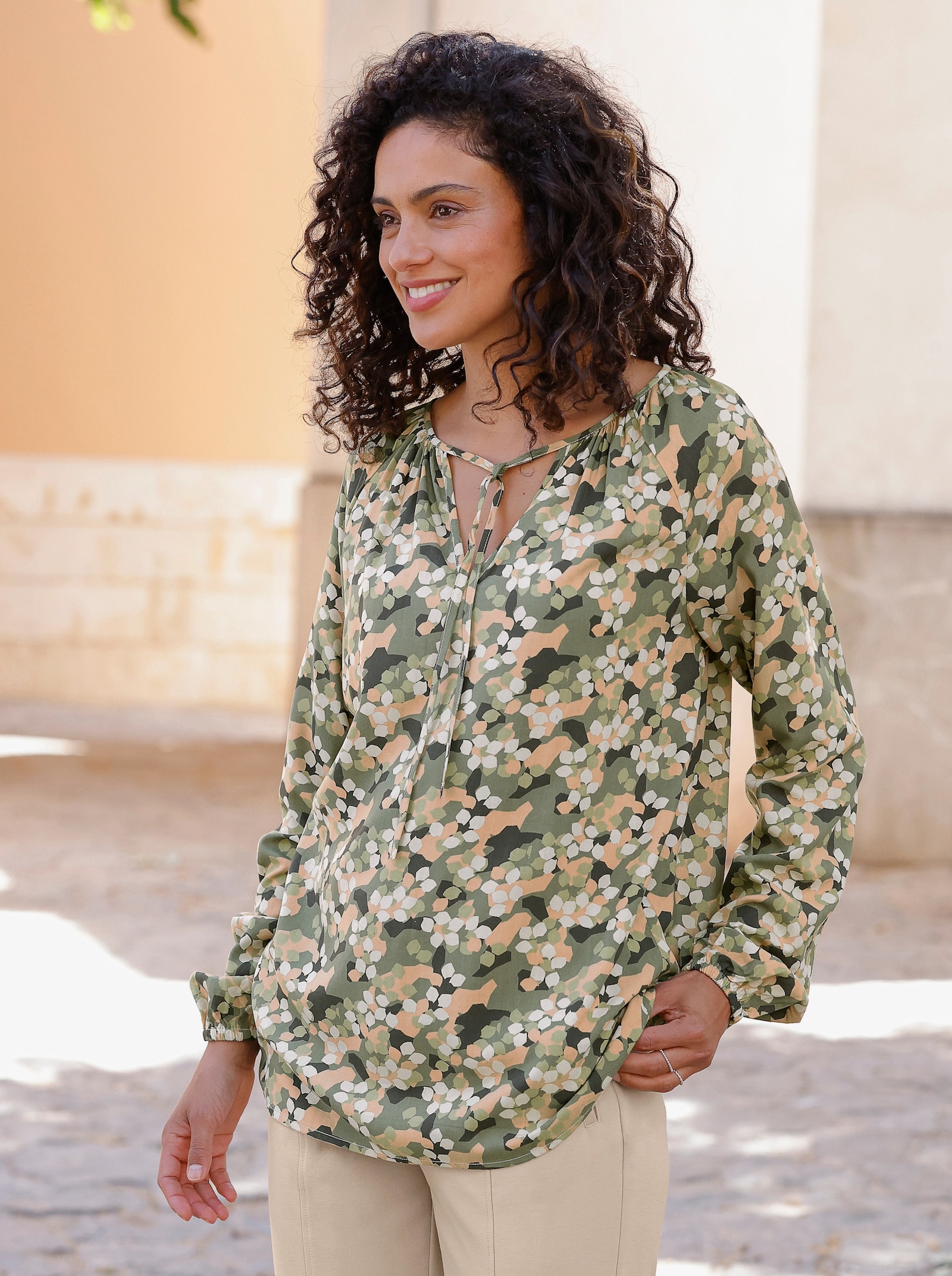 Blouse met print en boothals - kaki/zand/bedrukt