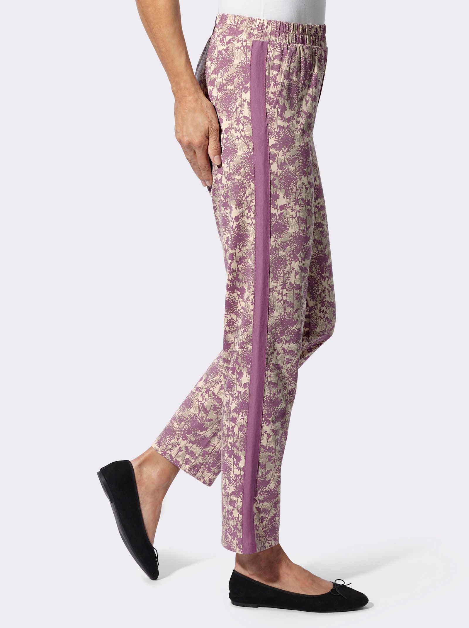 Freizeithose mit Galonstreifen - sand-violett-bedruckt