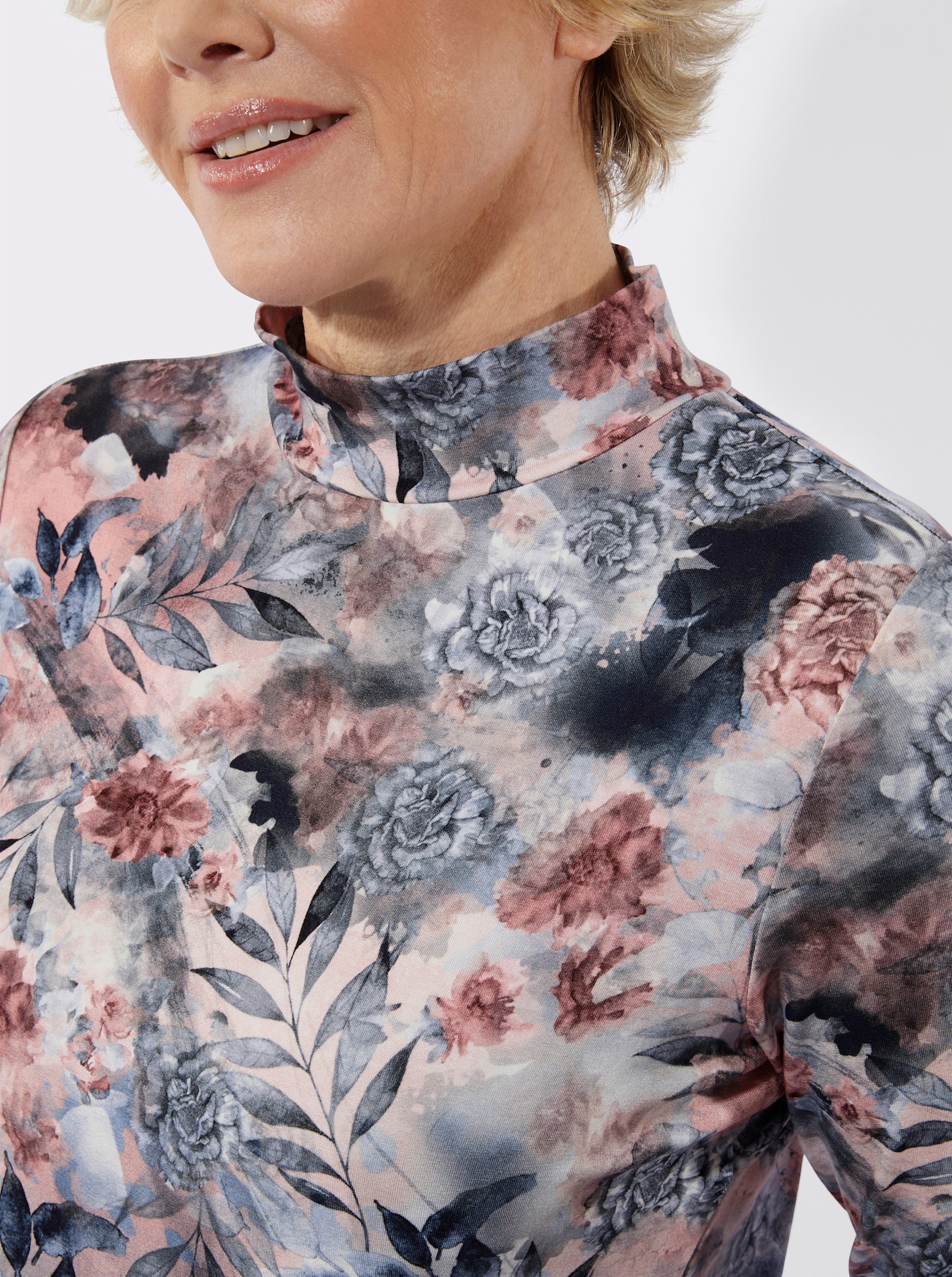 Stehkragenshirt im floralen Dessin - hortensie-rauchblau-bedruckt