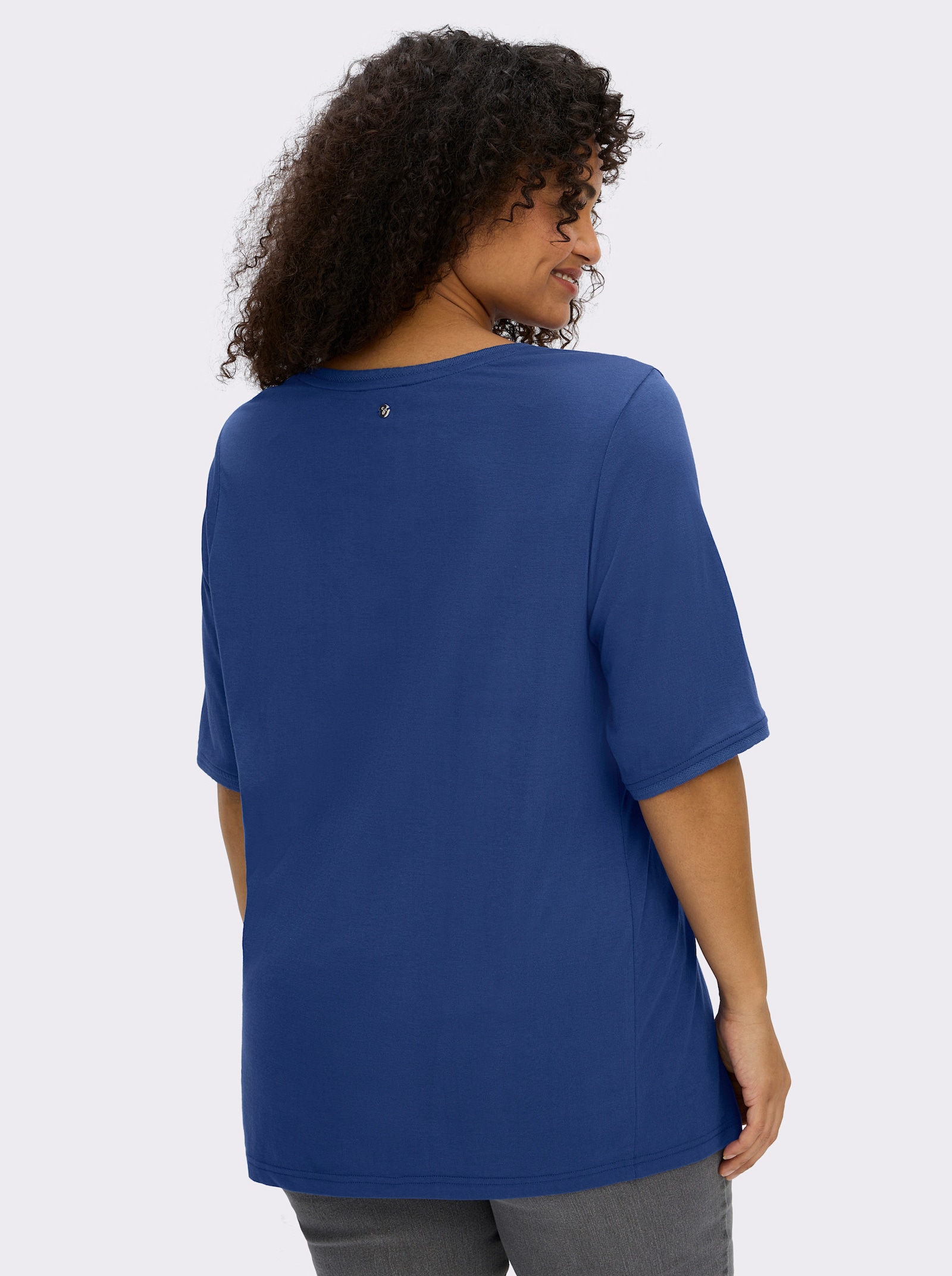 sheego V-Shirt mit Ajourband an Ausschnitt und Ärmeln - royalblau
