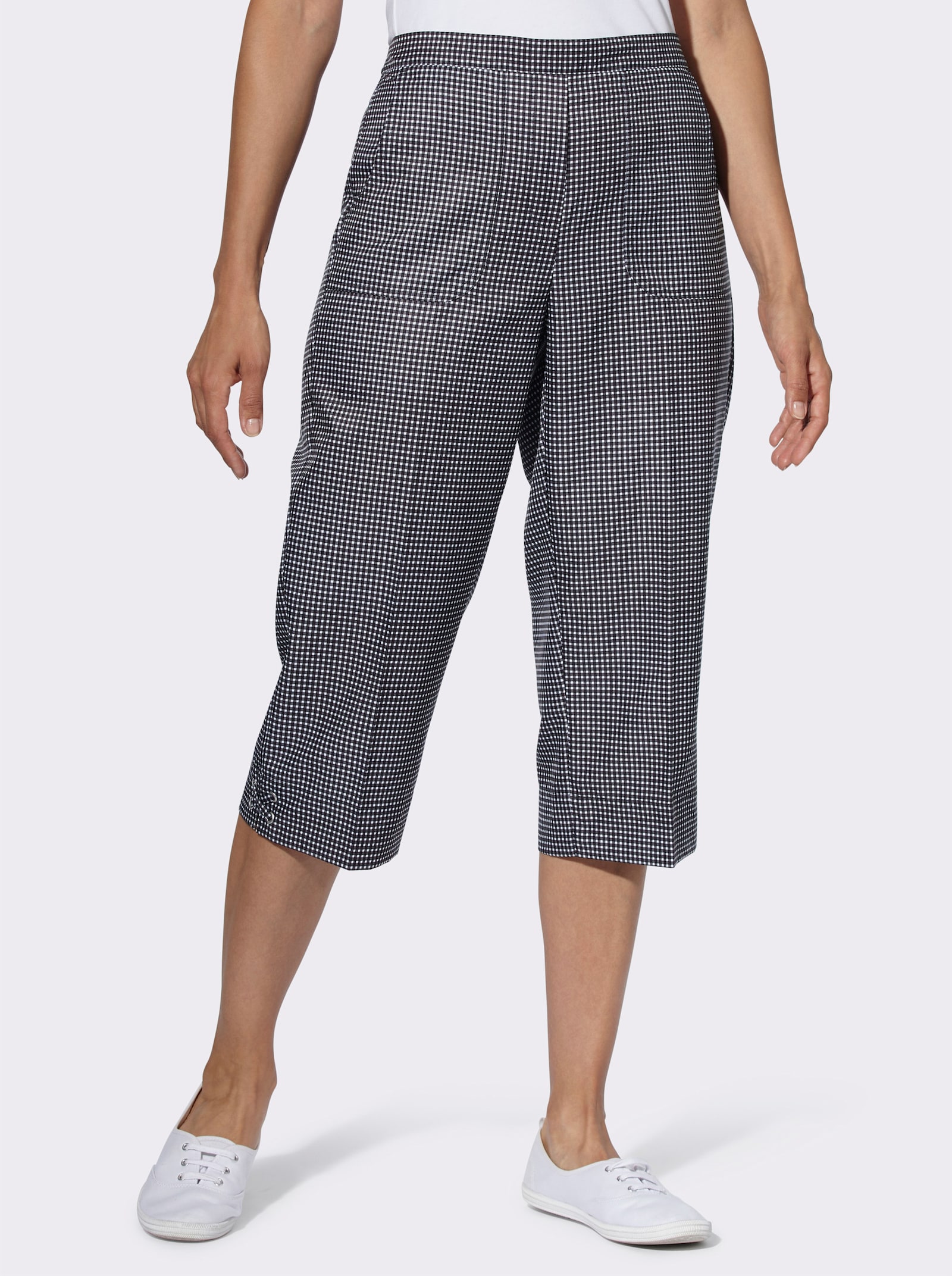 Caprihose mit Bändchen- und Ösenverzierung - schwarz-weiß-kariert