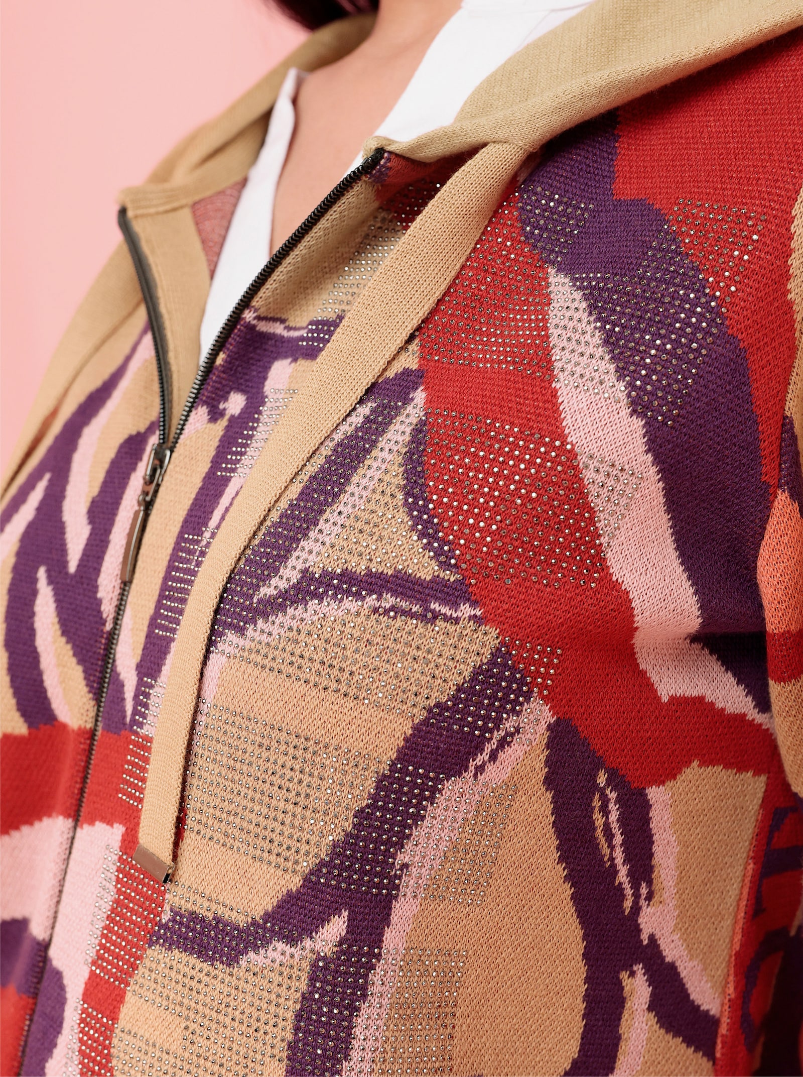 heine Vest met capuchon en glittersteentjes - rood/camel gedessineerd