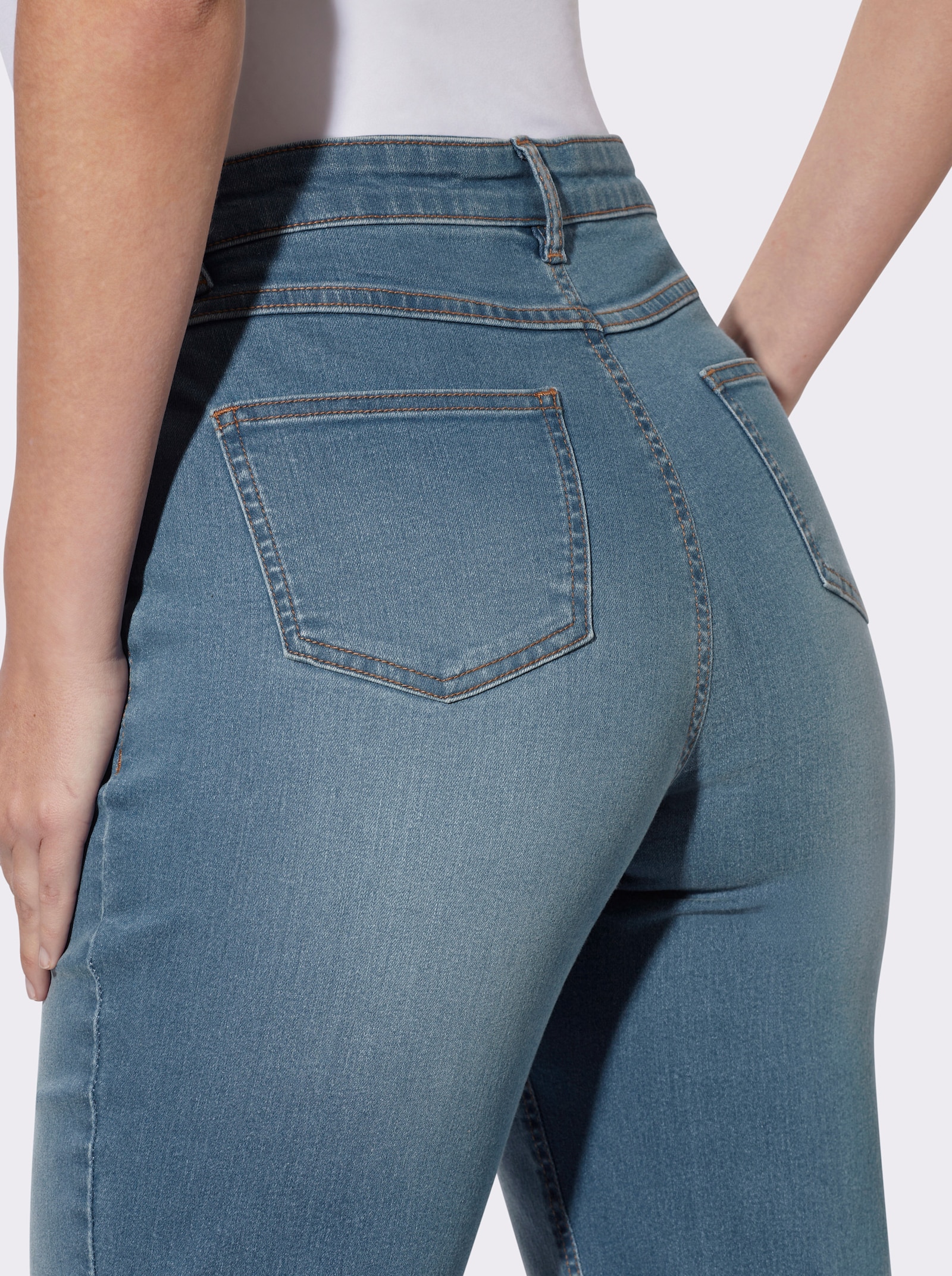 High-waist-Jeans im 4-Pocket-Stil - blue-bleached