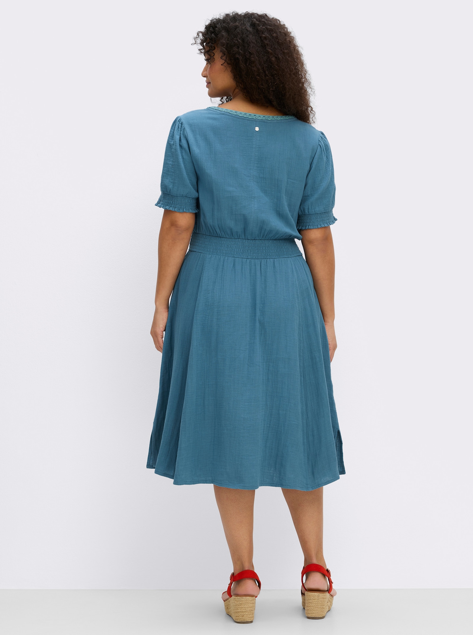 sheego Tunikakleid mit V-Ausschnitt und Bindebändern - topas-ozean