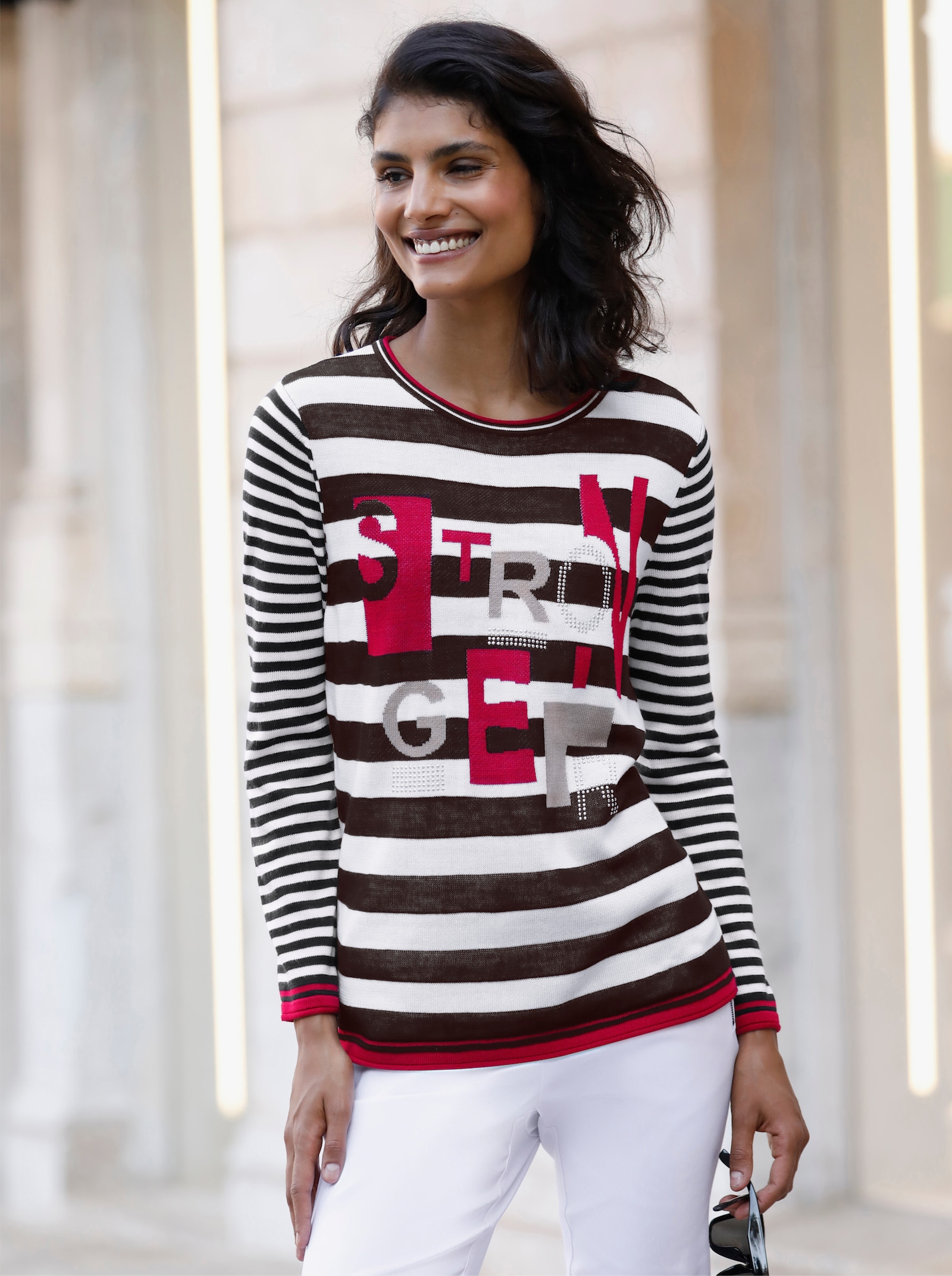 Svetr s kulatým výstřihem a proužkovaným vzorem - černá-bílá-proužek