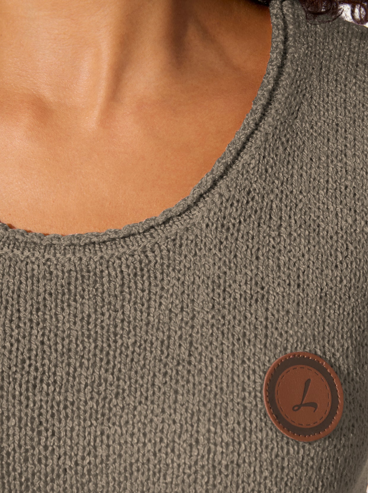 Stricktop mit Rundhals-Ausschnitt - schlamm