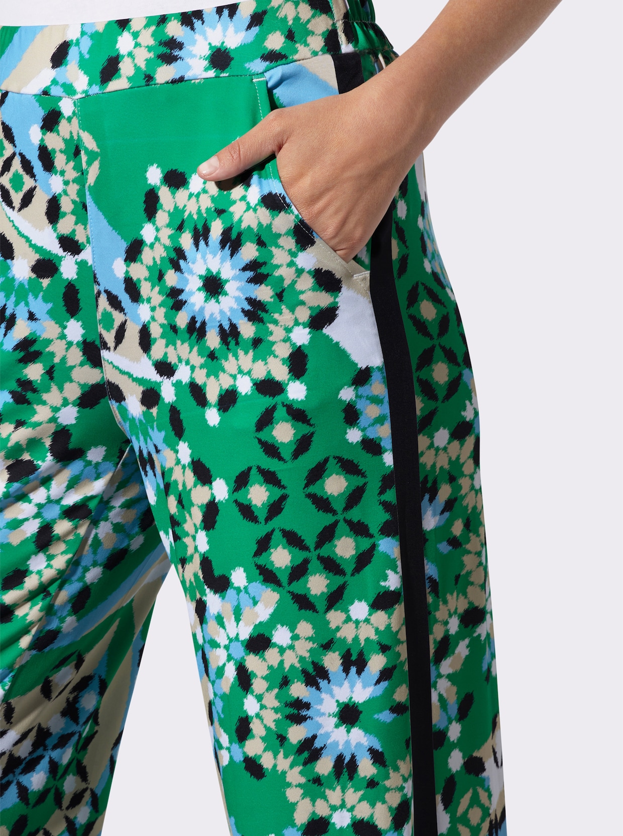 heine Jerseyhose mit glatter Bundpatte vorne - grasgrün-schwarz-bedruckt