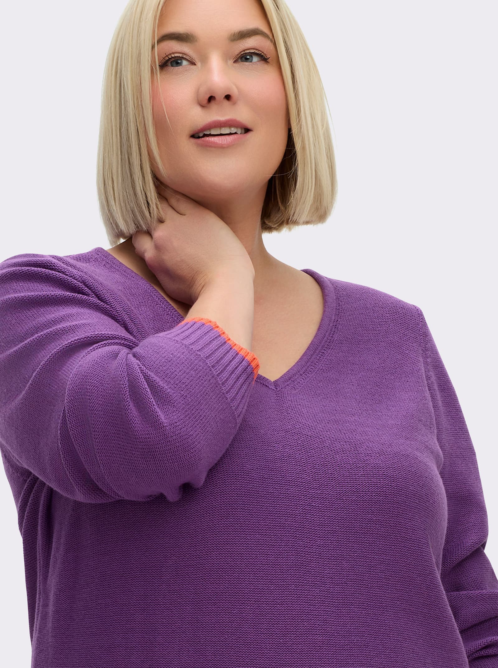 sheego V-Ausschnitt-Pullover mit Kontraststreifen - lila-orange