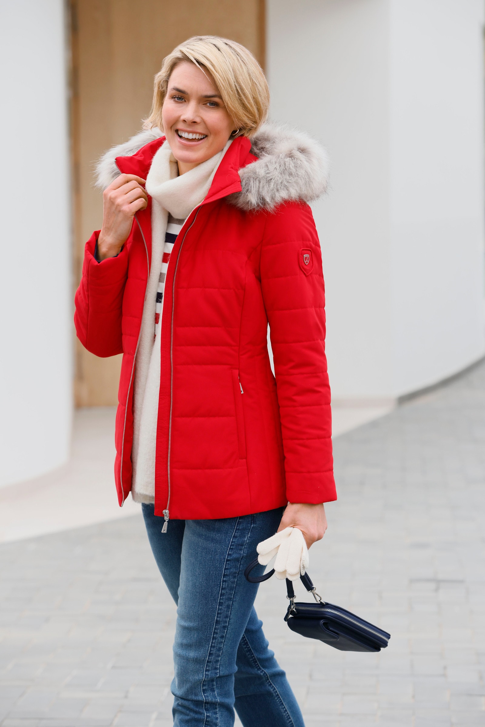 Outdoorjacke mit abnehmbarer Kapuze - rot
