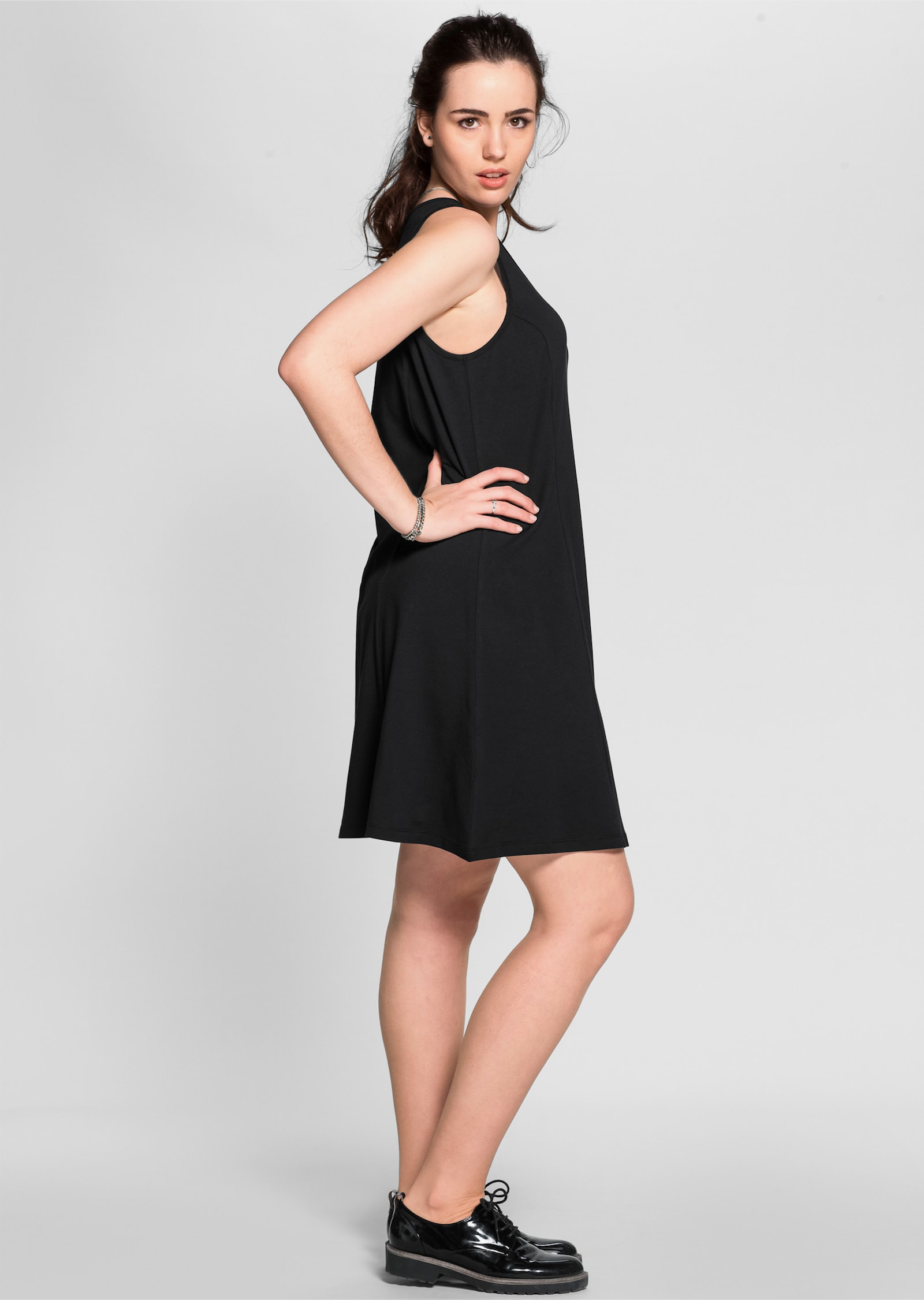 sheego A-Linien-Kleid leicht tailliert - schwarz