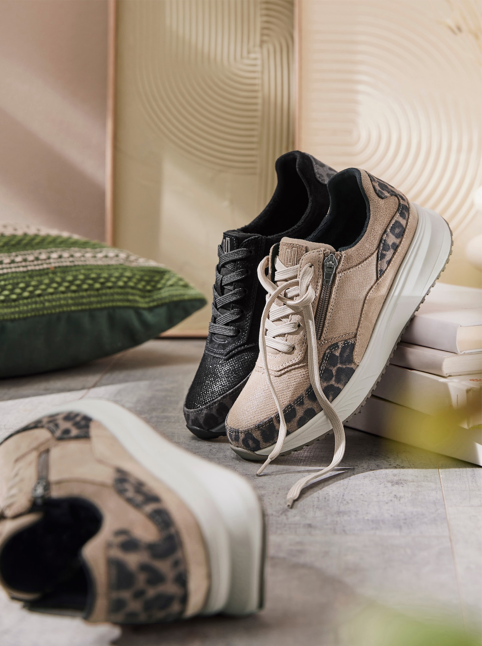 Waldläufer Sneaker mit Details in Tierfell-Optik - beige