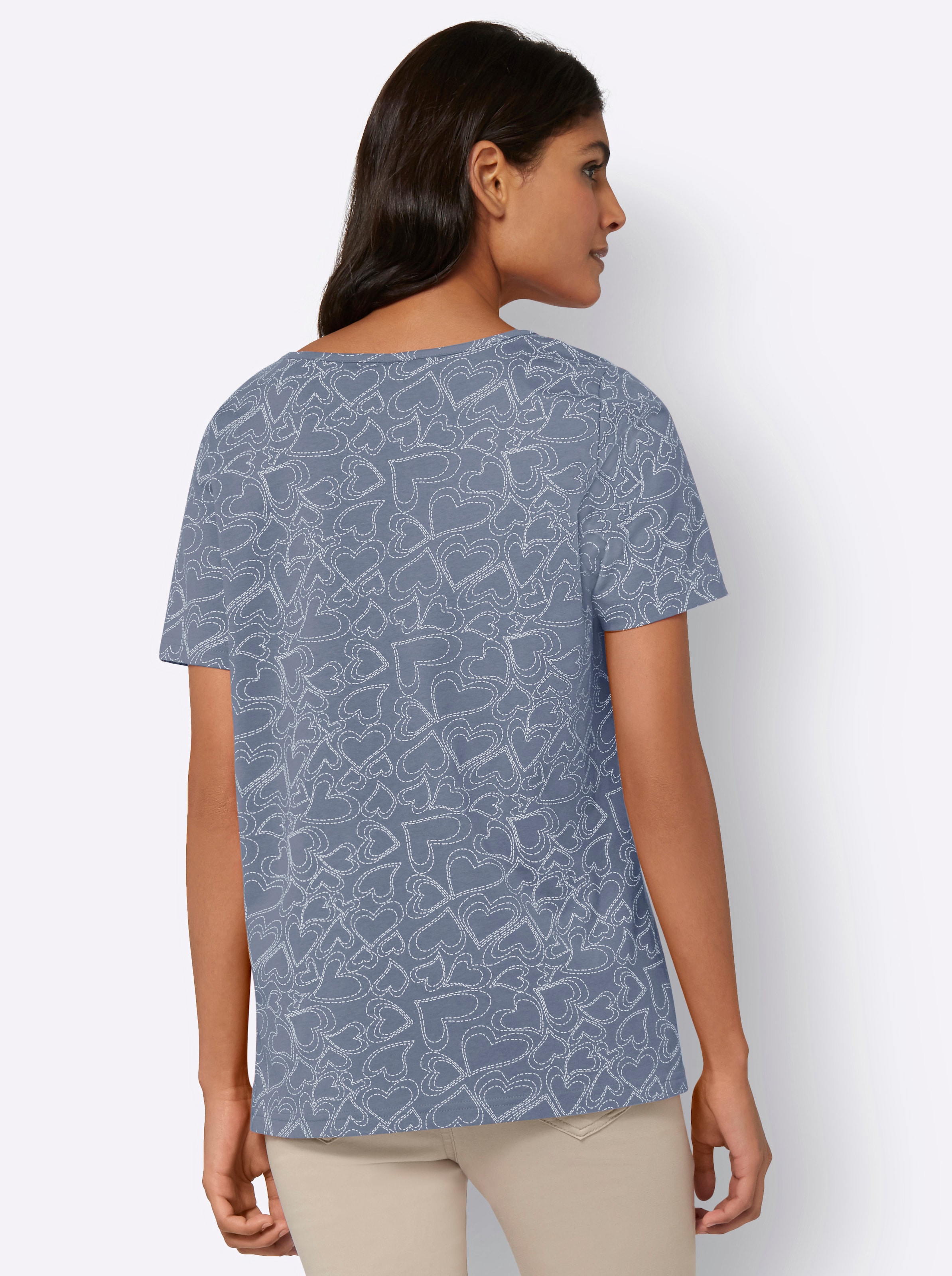 Von Herzen günstig Kaufen-T-Shirt in taubenblau-bedruckt von heine. T-Shirt in taubenblau-bedruckt von heine <![CDATA[Damit fliegen Ihnen die Mode-Herzen nur so zu! Druck-Shirt im süßen Druckmuster mit paspeliertem Rundhals-Ausschnitt.]]>. 
