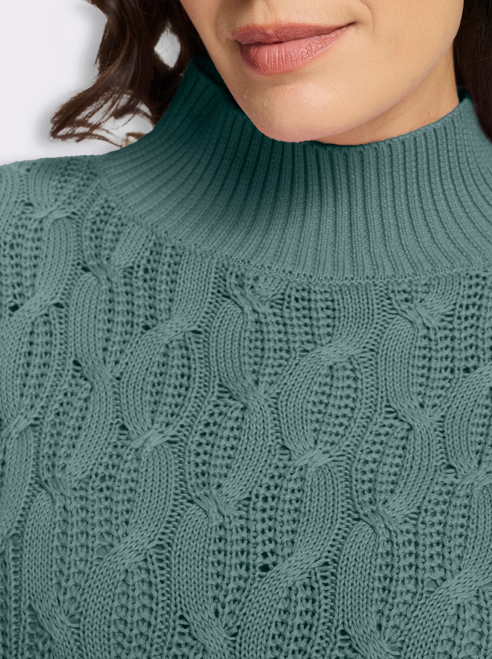  Stehkragenpullover mit Zopfmuster rundum - jade