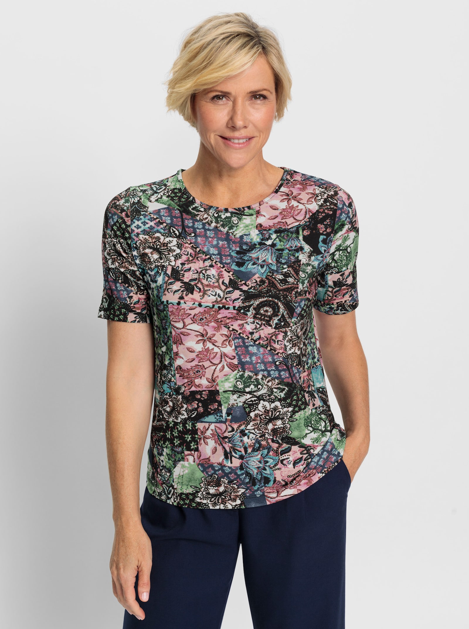 Rundhalsshirt in schimmernder Viskose-Qualität - schwarz-orchidee-bedruckt