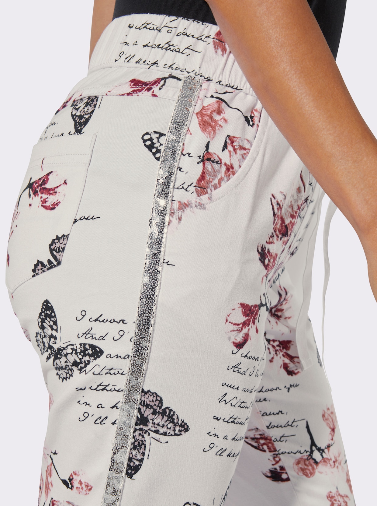 Pantalon 7/8 avec imprimé floral et lettering - écru-noir imprimé