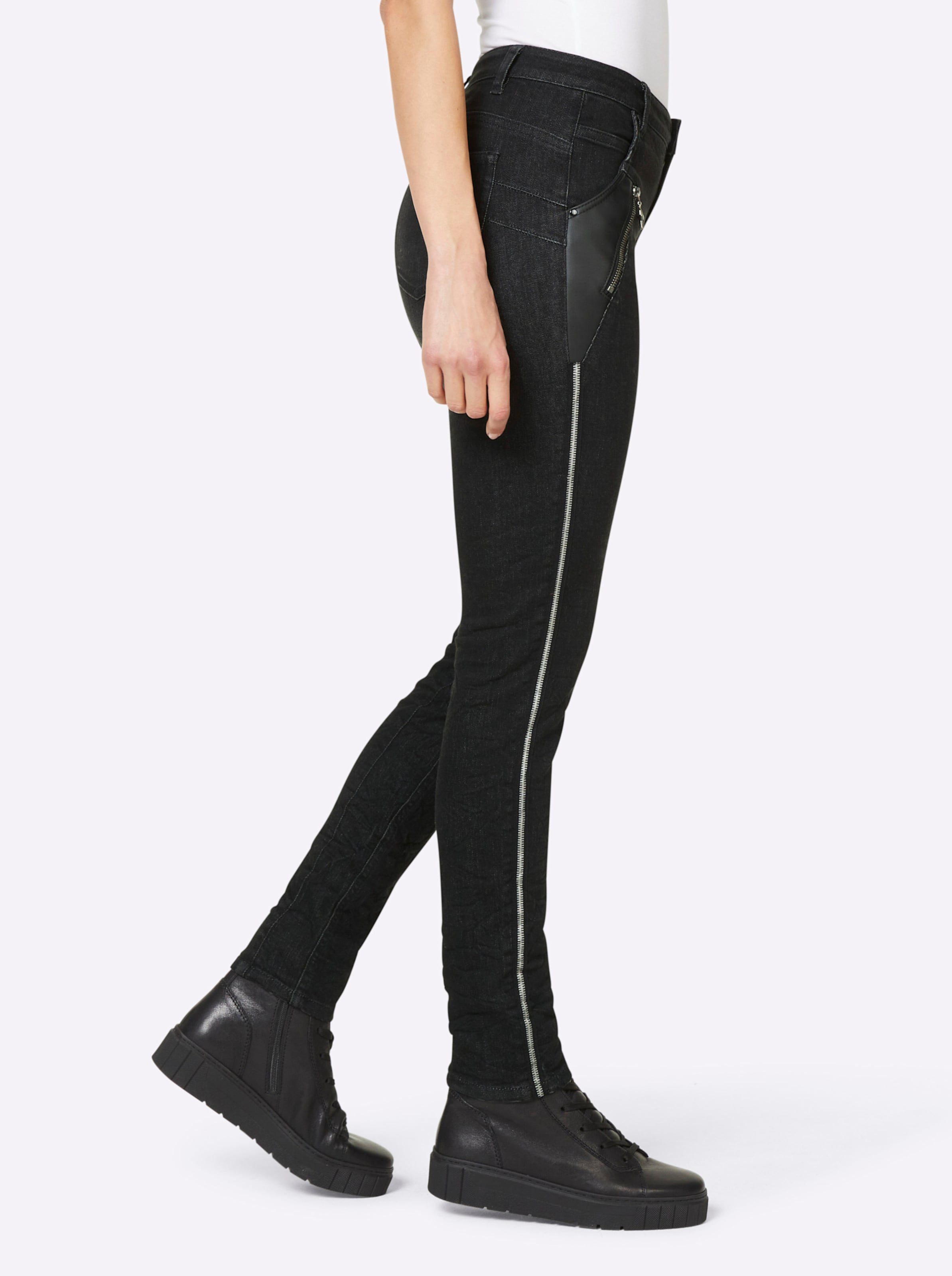 Push günstig Kaufen-Push-up-Jeans in black denim von heine. Push-up-Jeans in black denim von heine <![CDATA[Push-up-Jeans 5-Pocket in angesagter Crinkle-Optik. Mit trendstarken Lederimitat- und Zipper-Details. Ripsband-Verzierung entlang der Seitennaht. Normale Leibhöhe. Sl