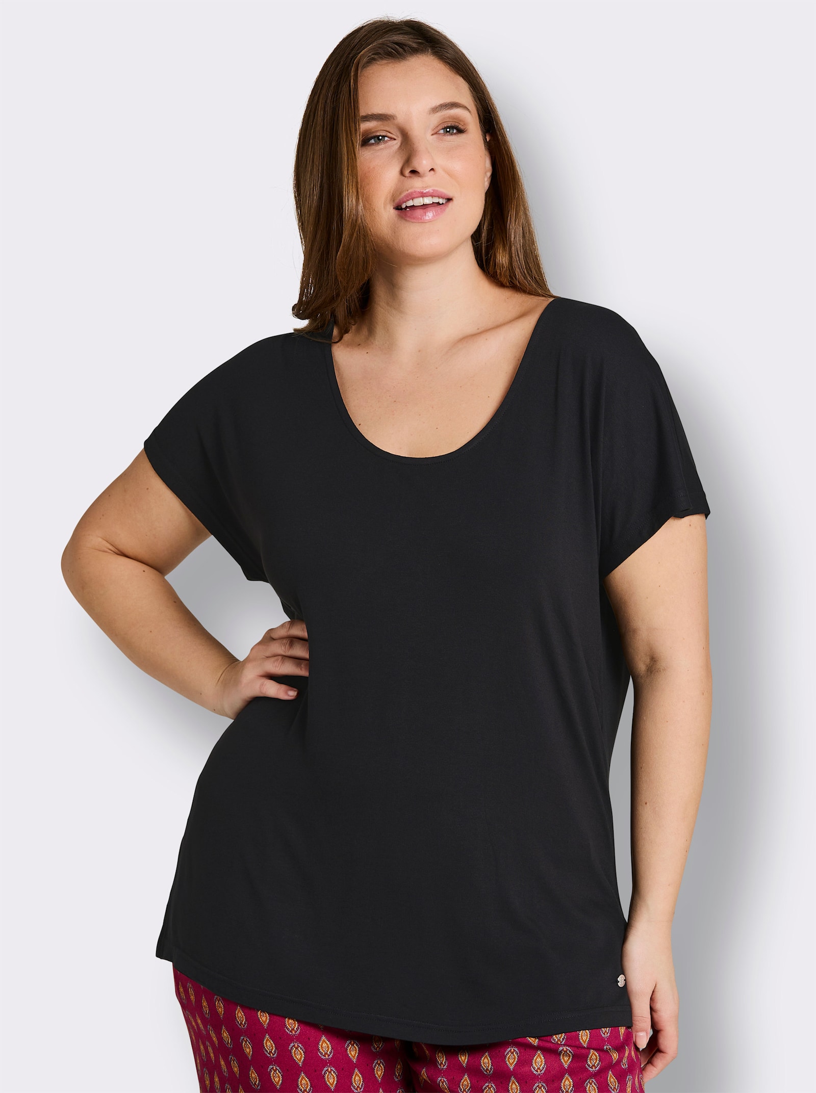 sheego Shirt mit gehäkelter Spitze hinten - schwarz