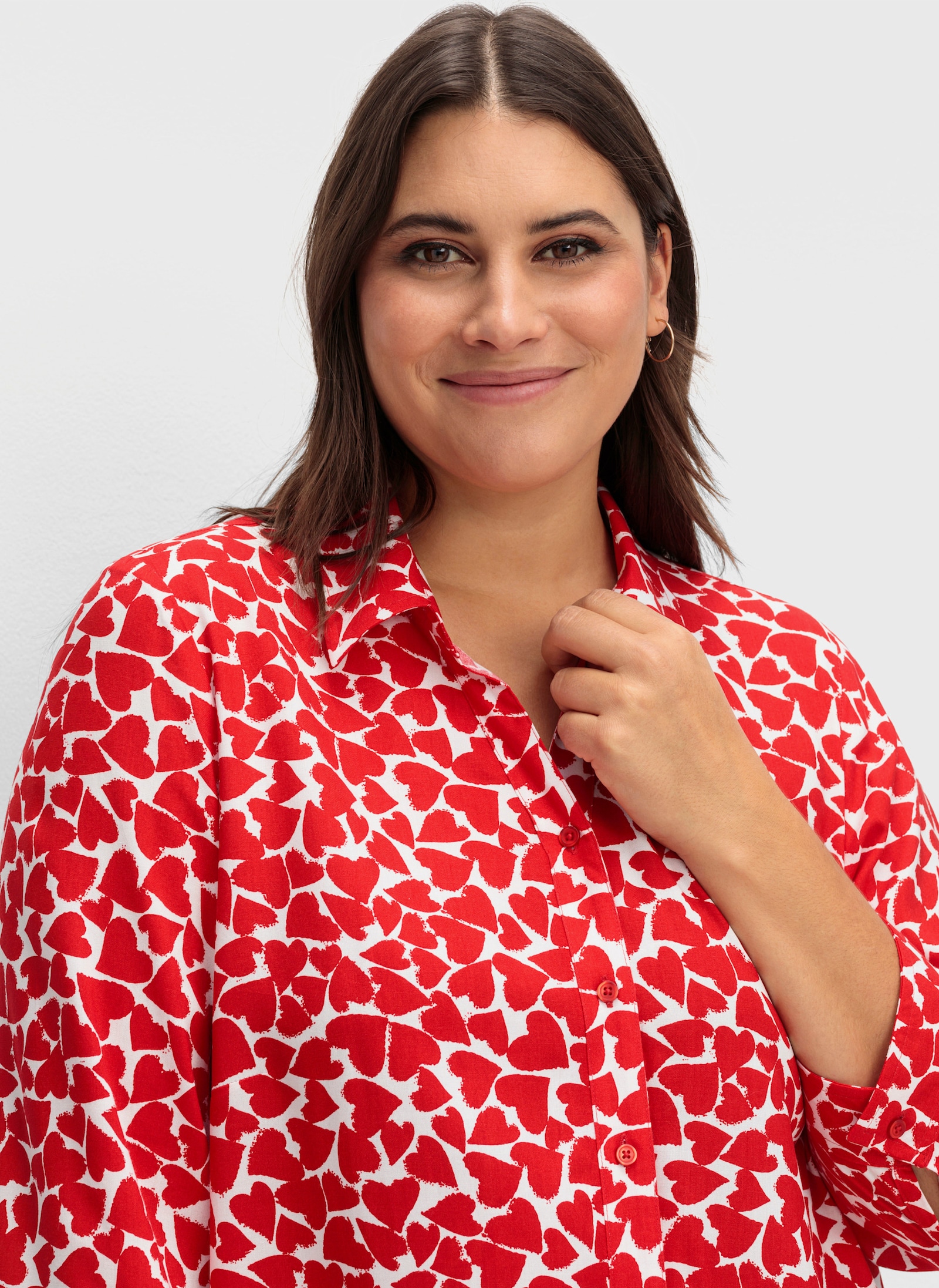 Longbluse im Herz-Dessin, reine Viskose - weiß-rot-gemustert