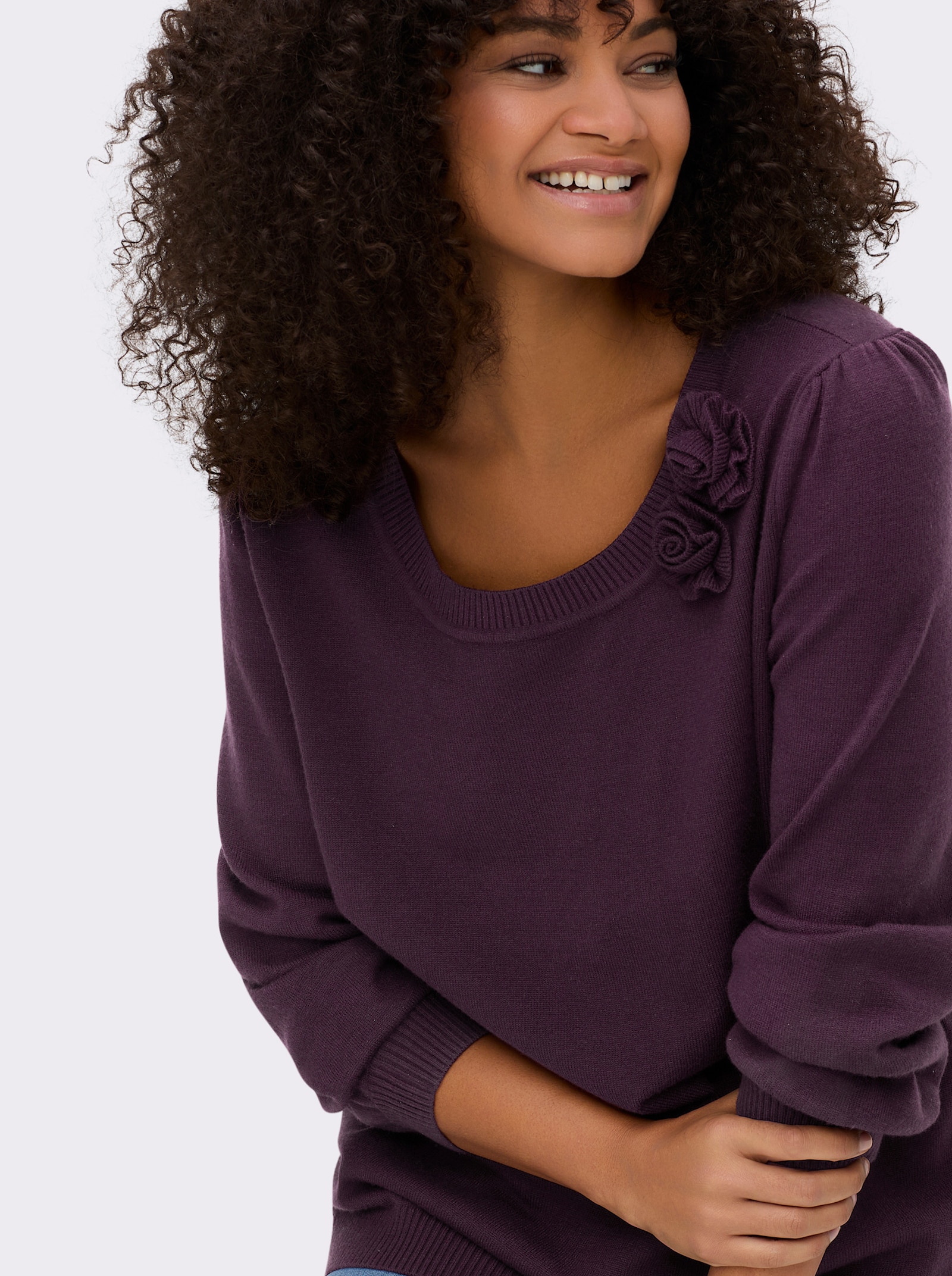 sheego Pullover mit Blüten-Applikation - aubergine