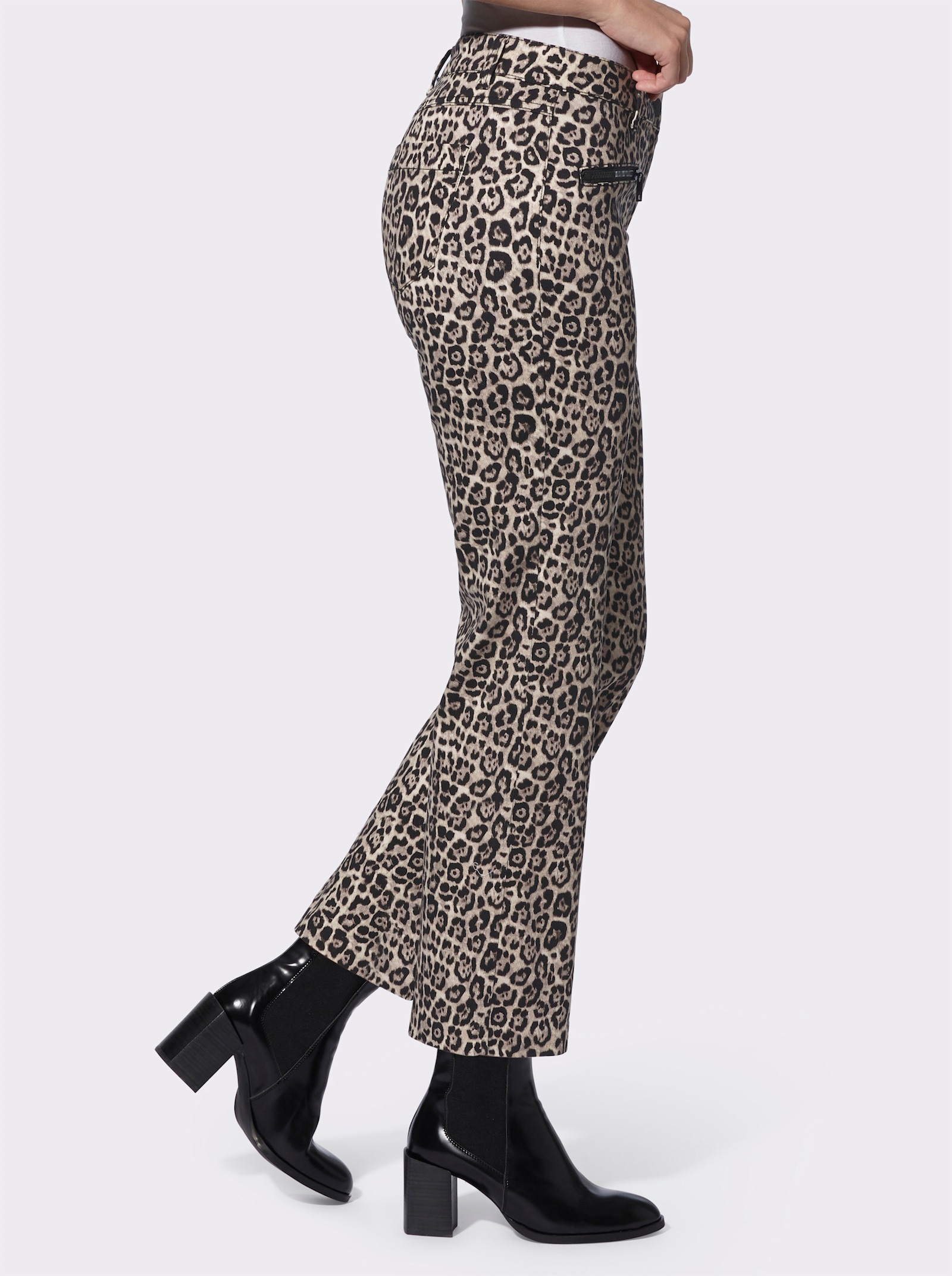 heine Jeans mit Zier-Reißverschlüssen - beige-schwarz-bedruckt