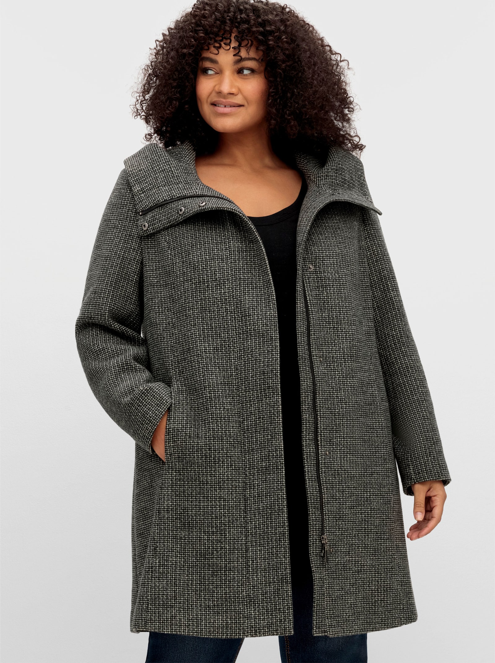 sheego Manteau. Contient de la laine - noir-blanc