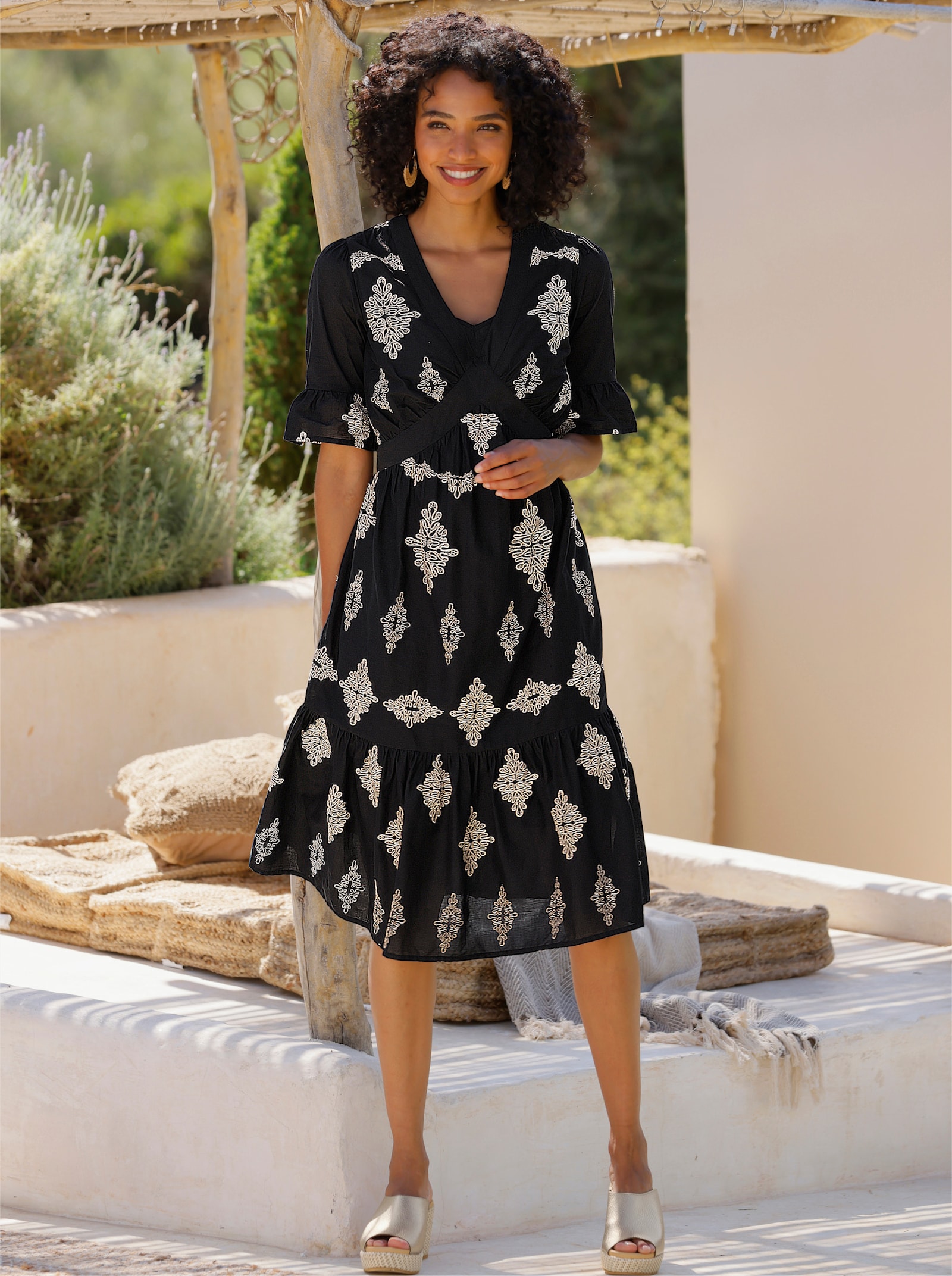 heine Baumwollkleid mit floralem Druck - schwarz-beige-bedruckt