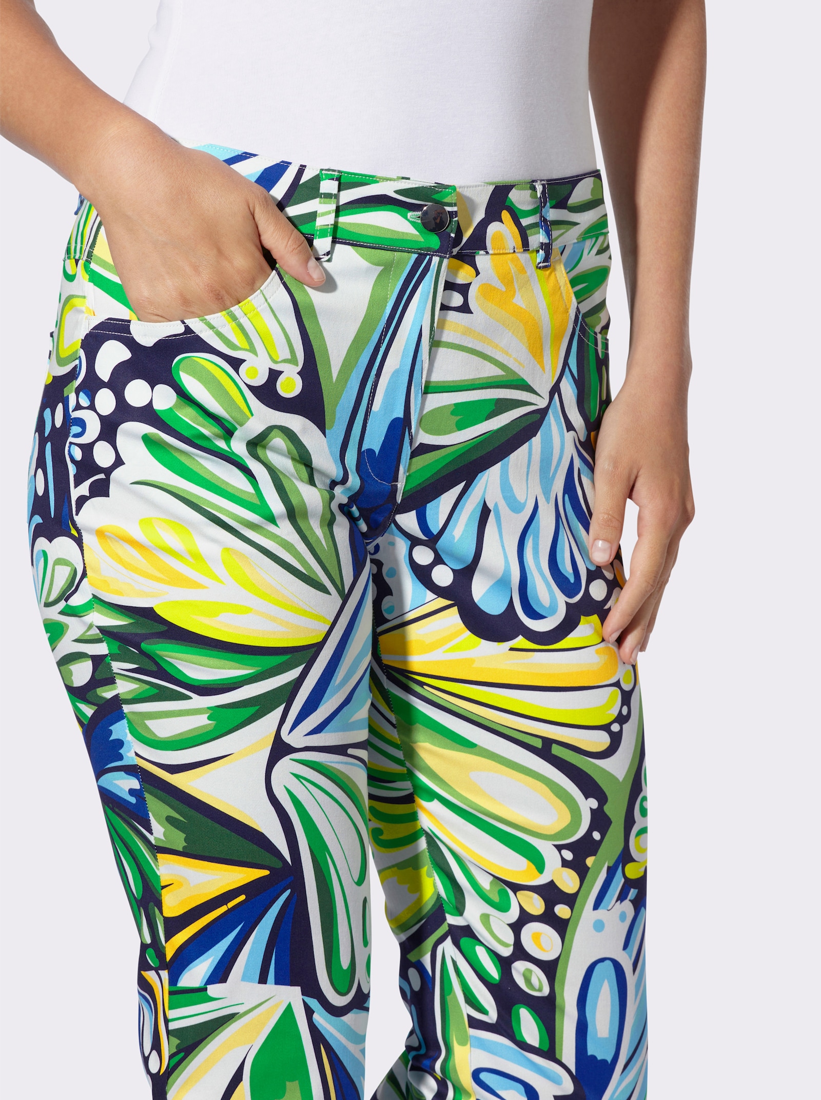 heine Druckhose mit Schlitz am Saum - grasgrün-ecru-bedruckt
