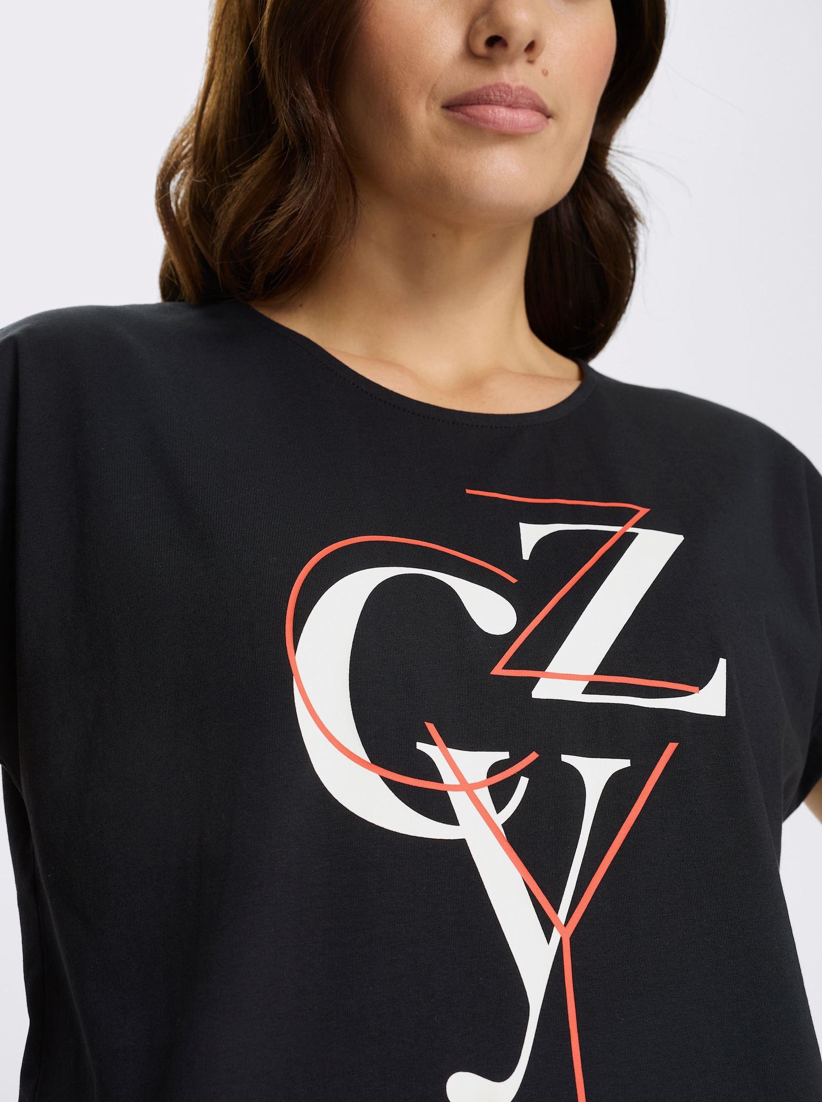 Kurzarmshirt mit Lettering-Print - schwarz-weiß