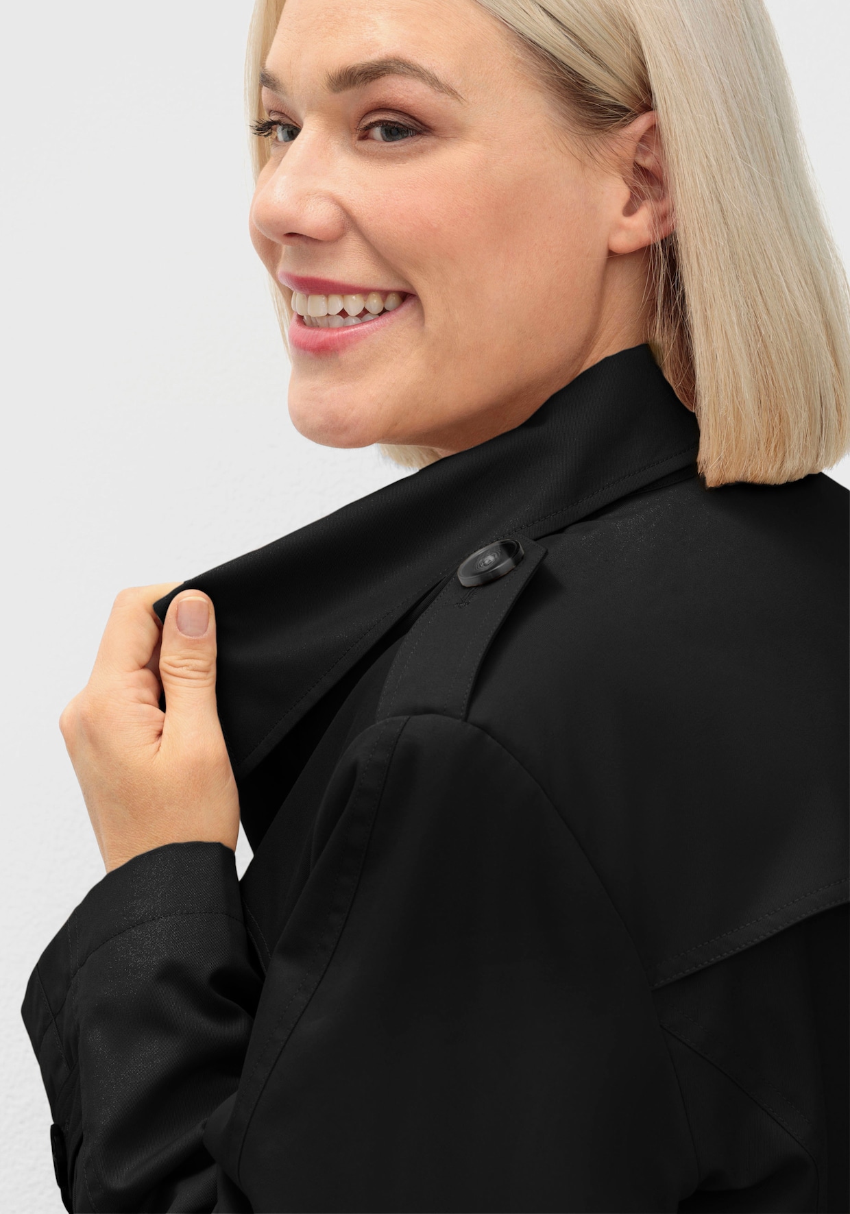 sheego Trenchcoat mit Schulterriegel - schwarz