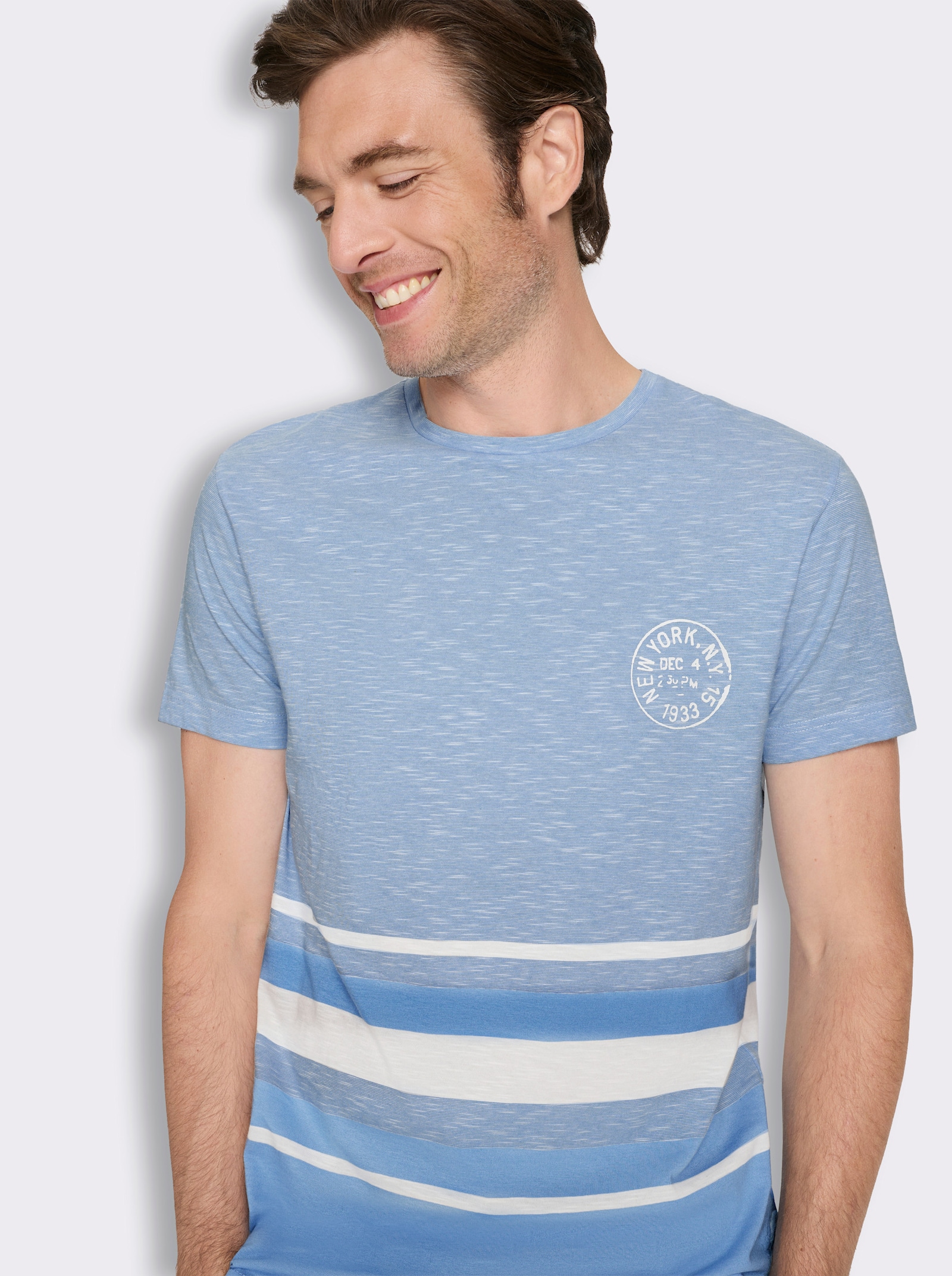 Kurzarmshirt mit garngefärbtem Muster - himmelblau